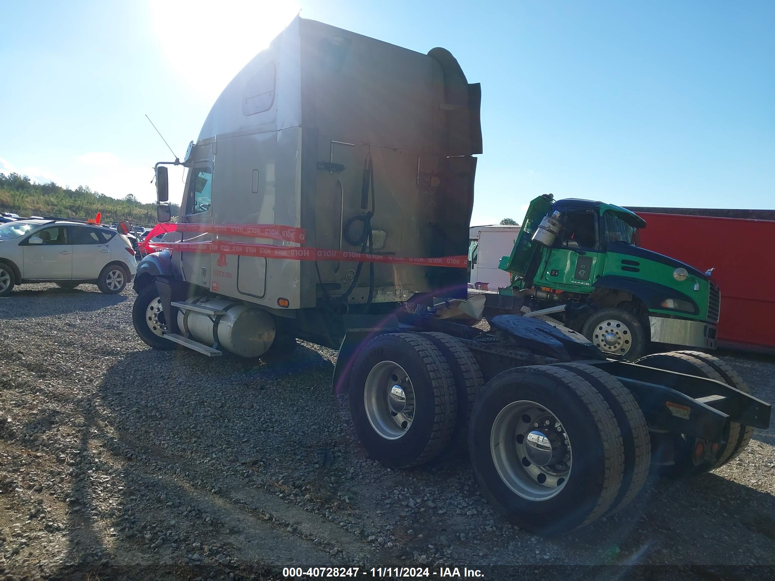 FREIGHTLINER CONVENTIONAL image 3