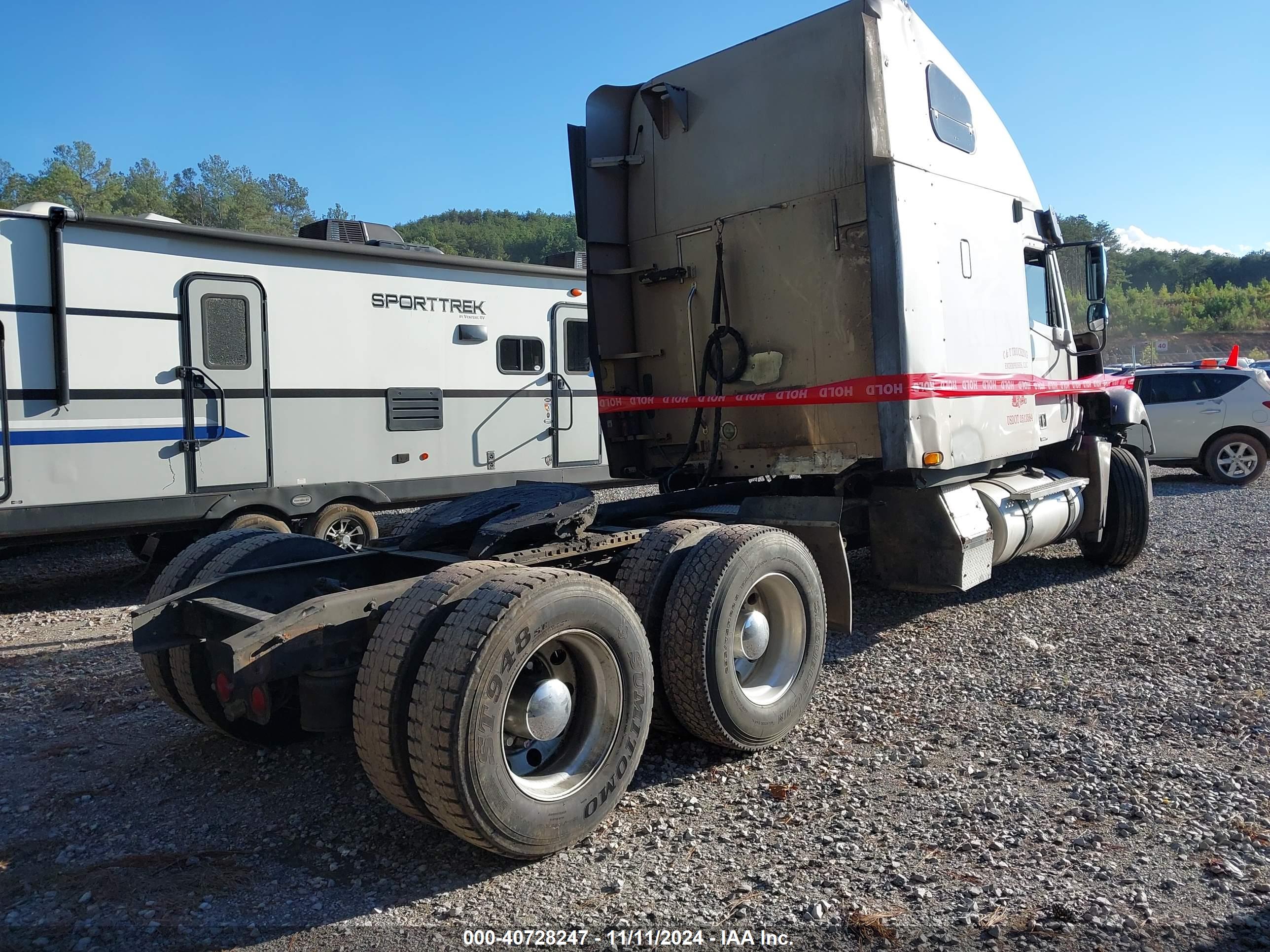FREIGHTLINER CONVENTIONAL image 4