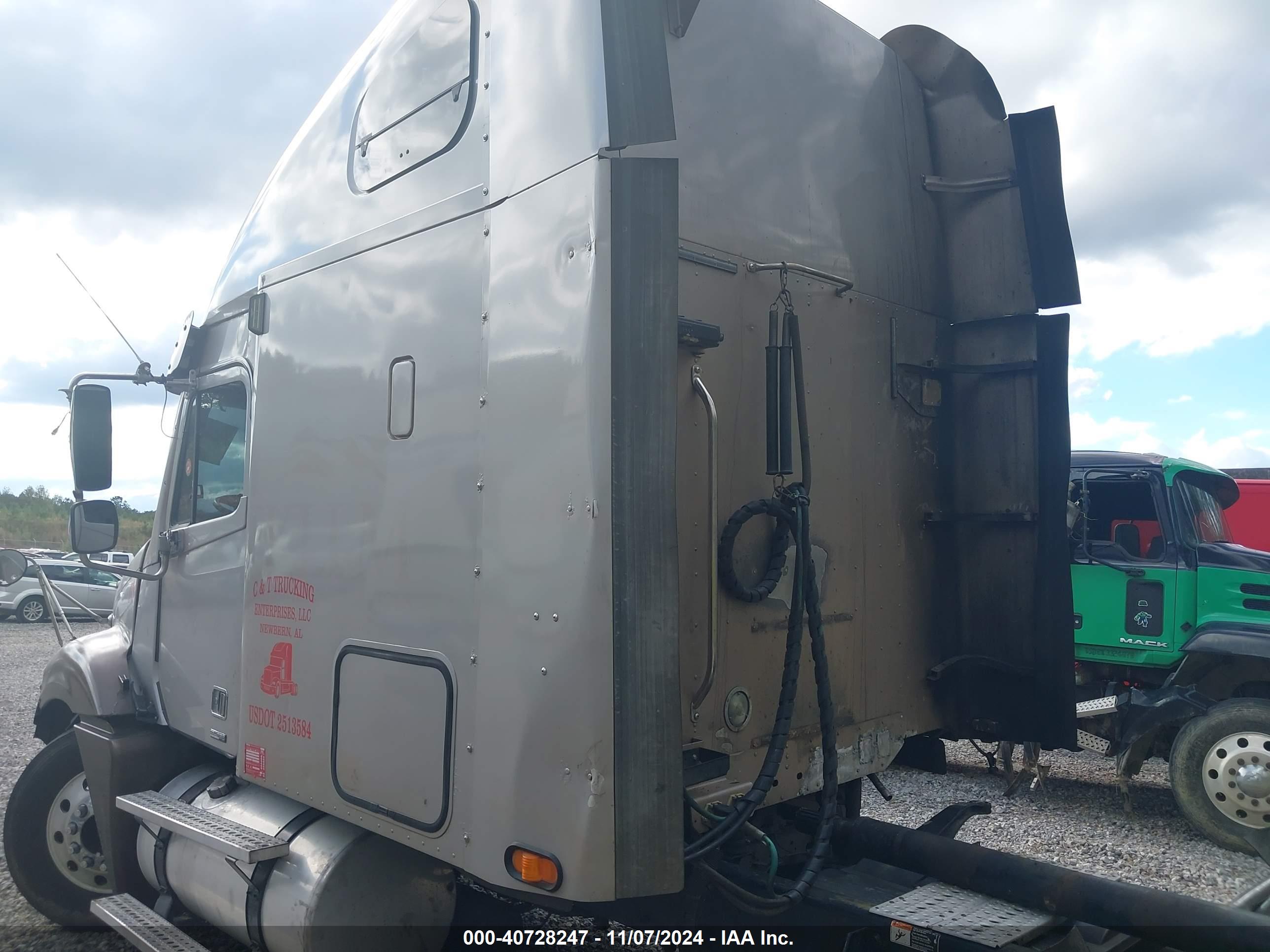 FREIGHTLINER CONVENTIONAL image 7