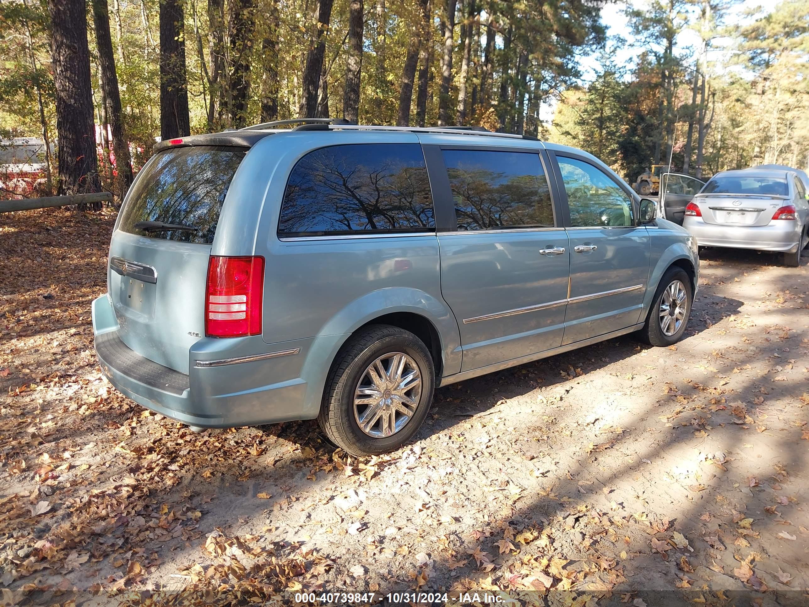CHRYSLER TOWN image 4