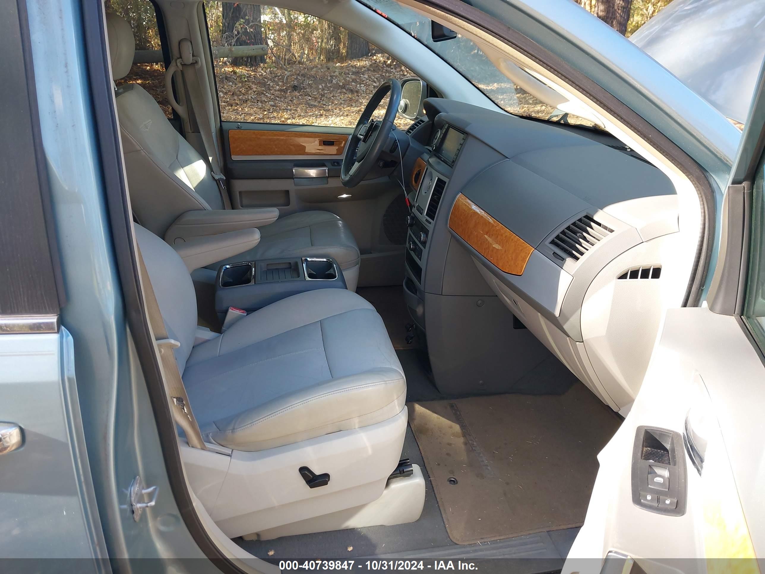 CHRYSLER TOWN image 5