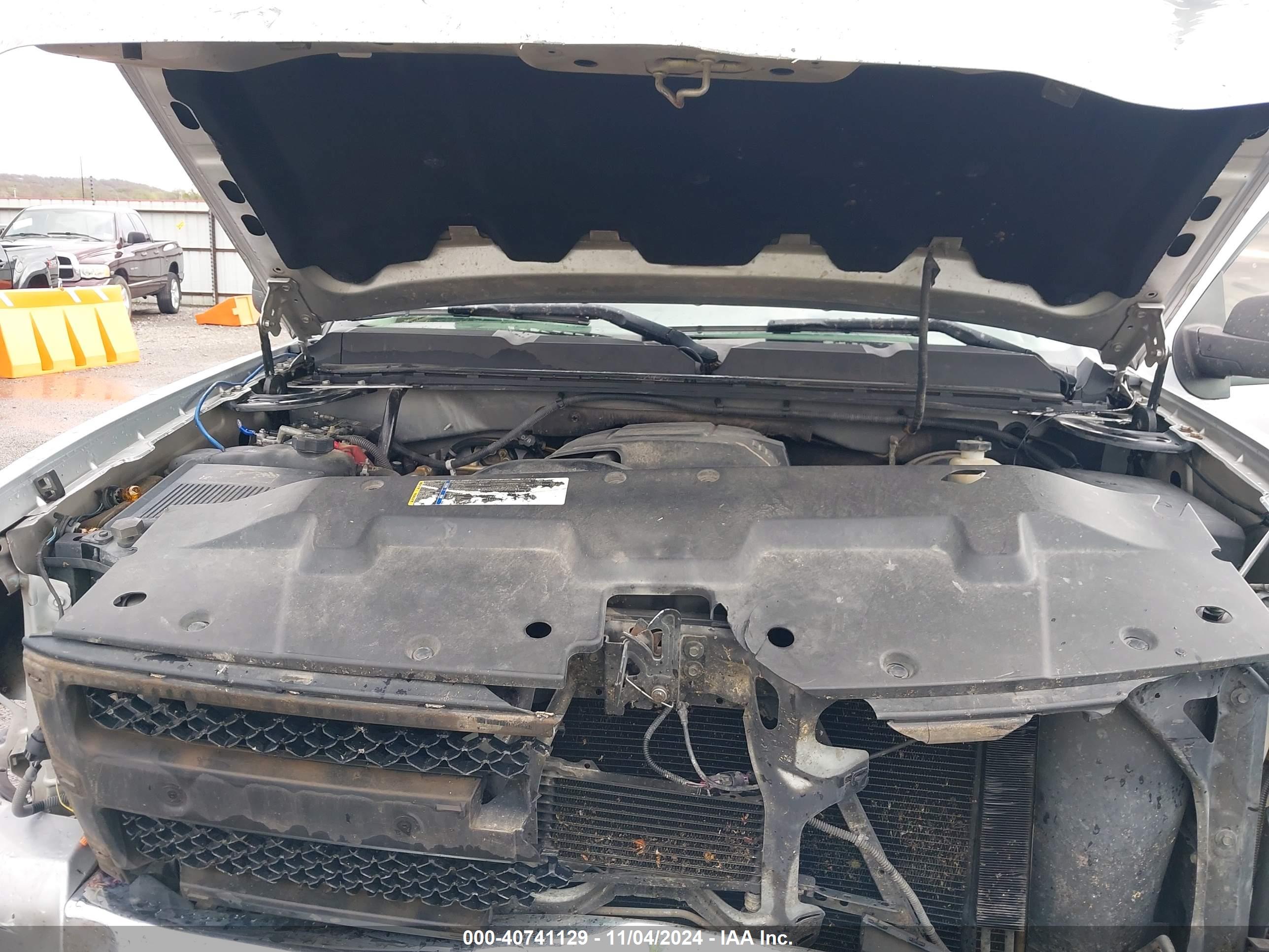 CHEVROLET SILVERADO image 10
