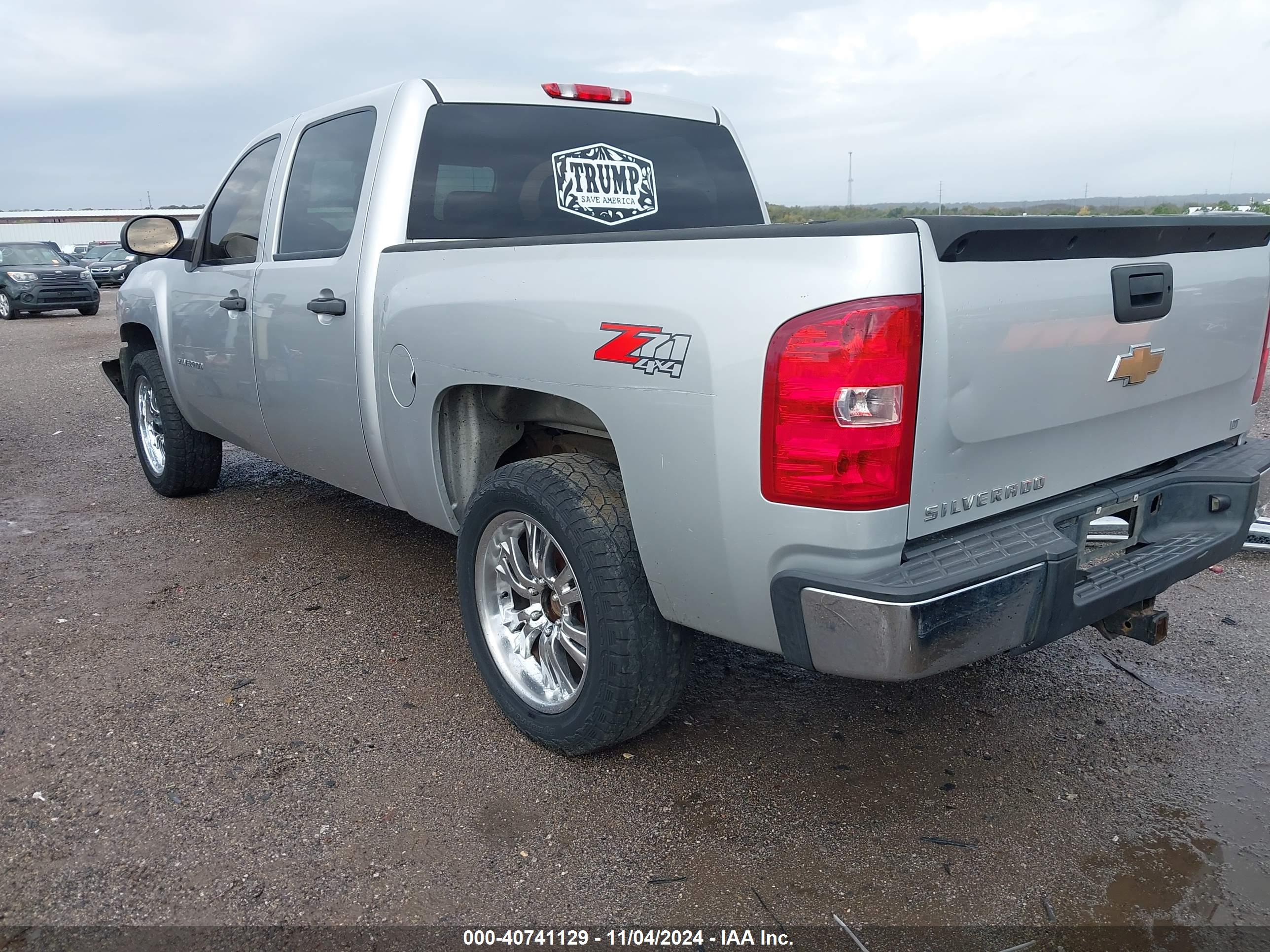 CHEVROLET SILVERADO image 3
