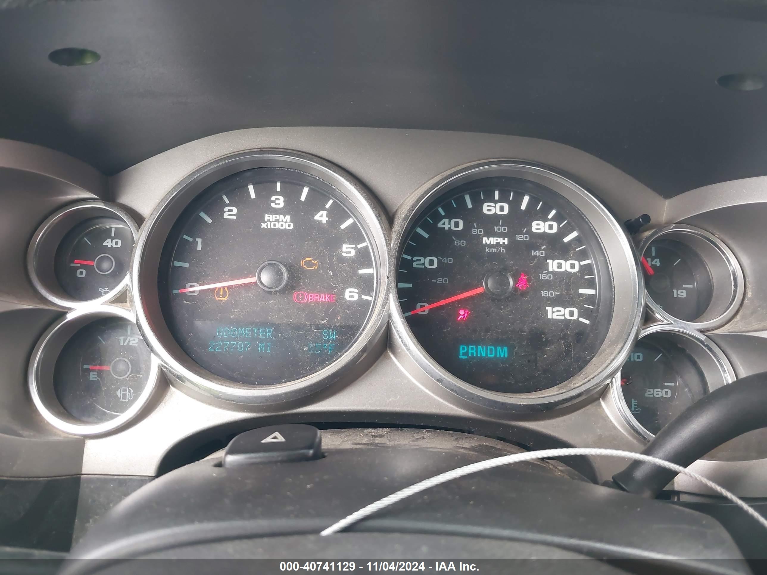 CHEVROLET SILVERADO image 7