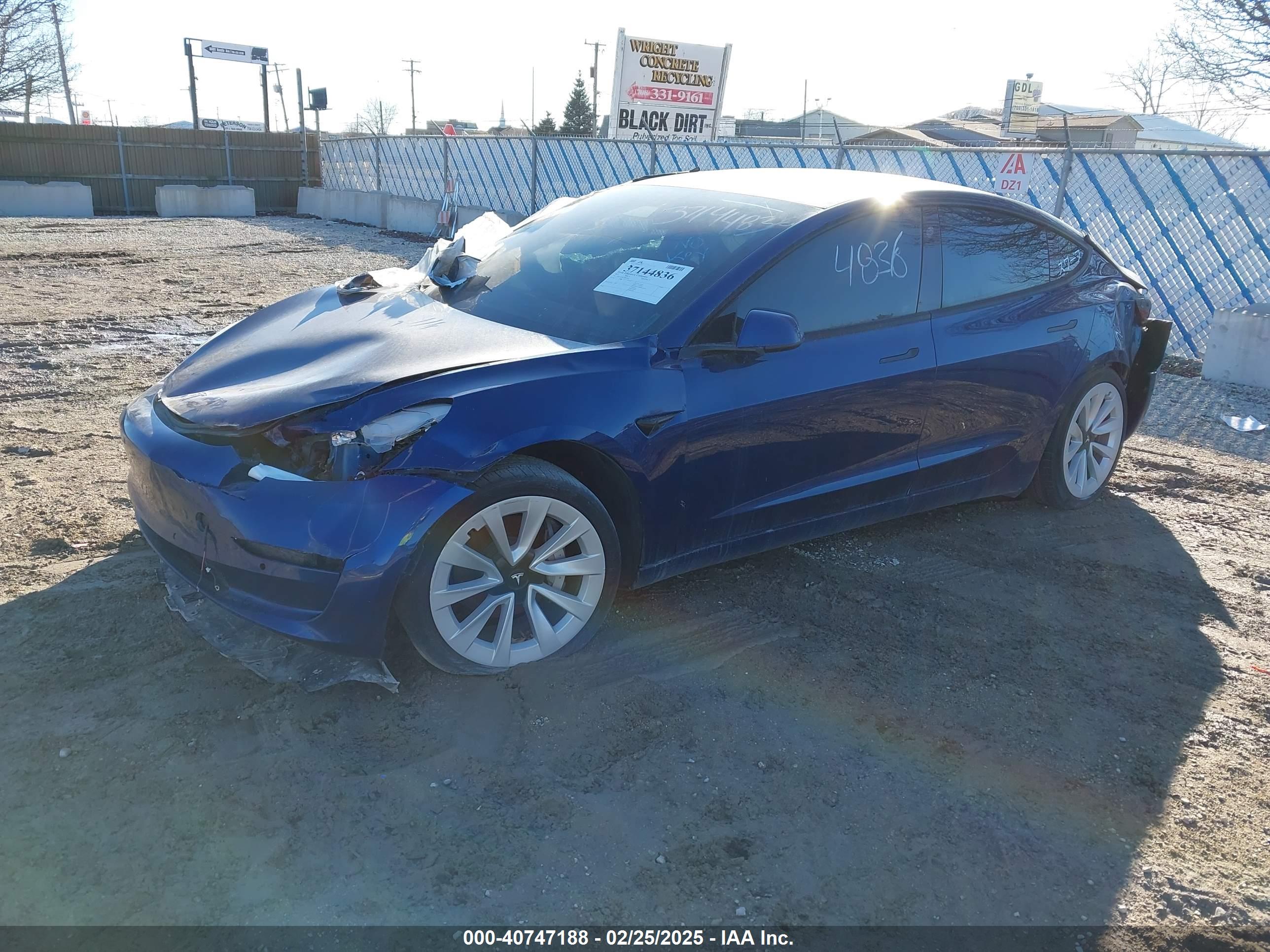 TESLA MODEL image 2