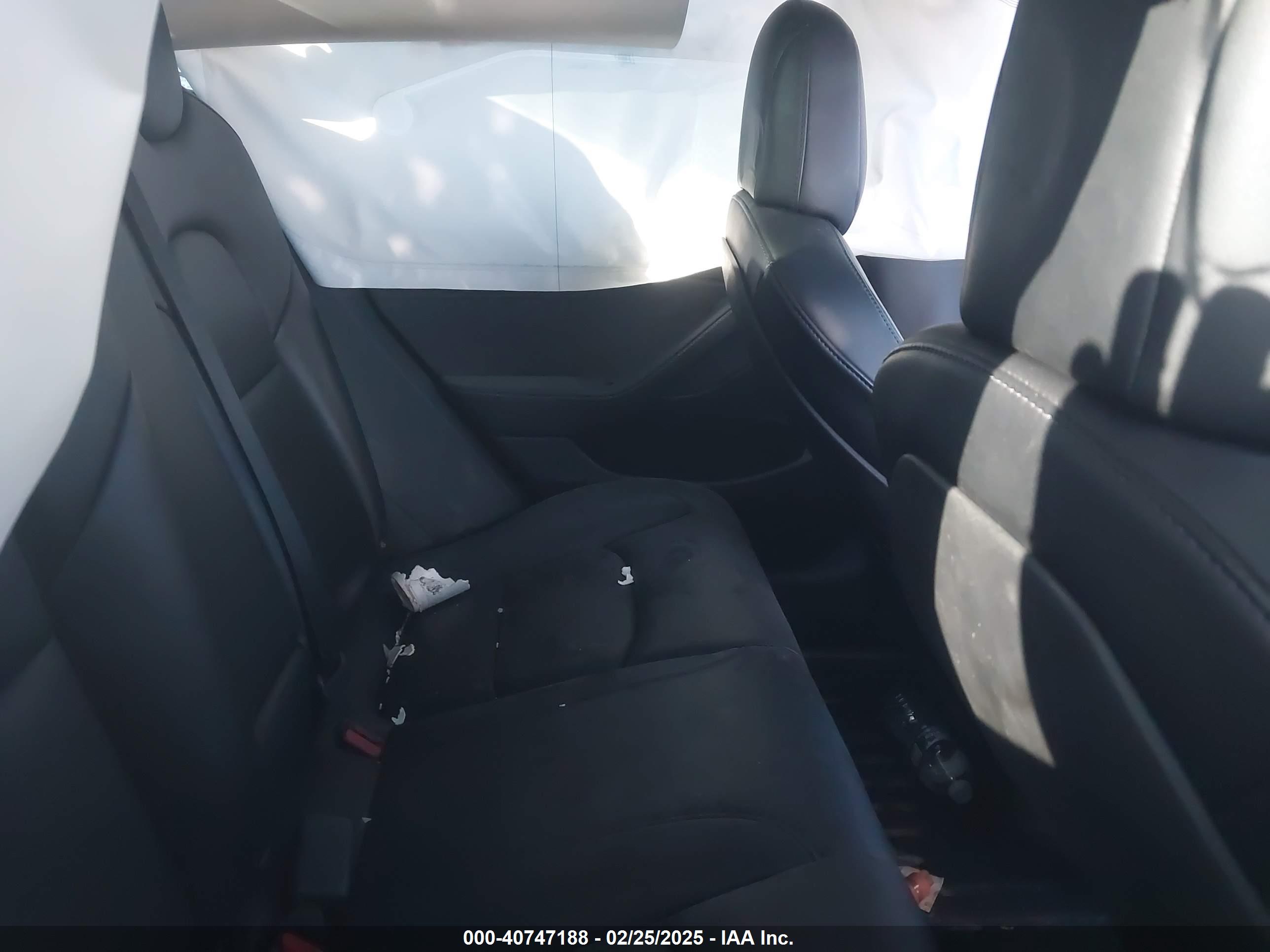 TESLA MODEL image 8