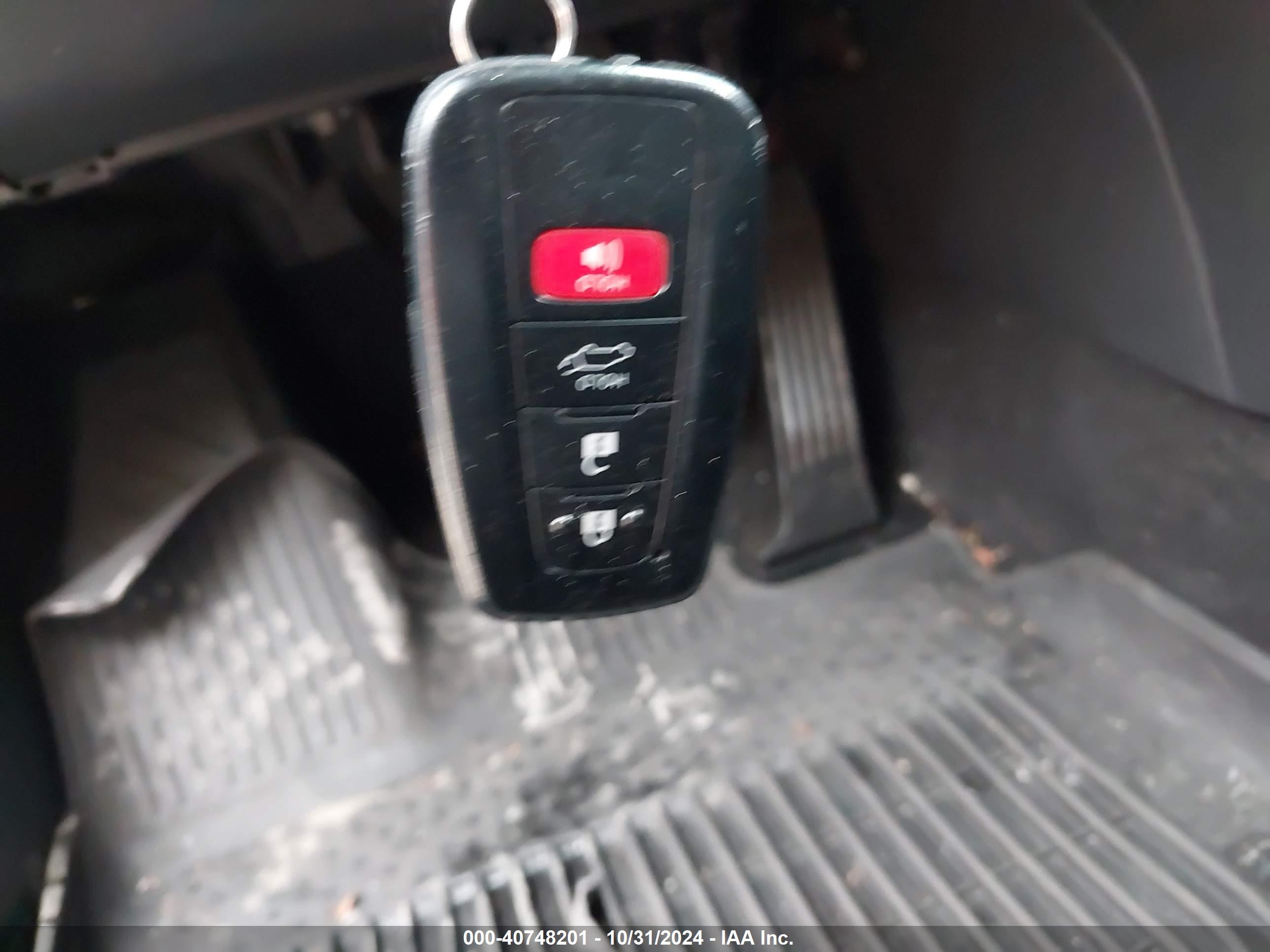 TOYOTA RAV4 image 11