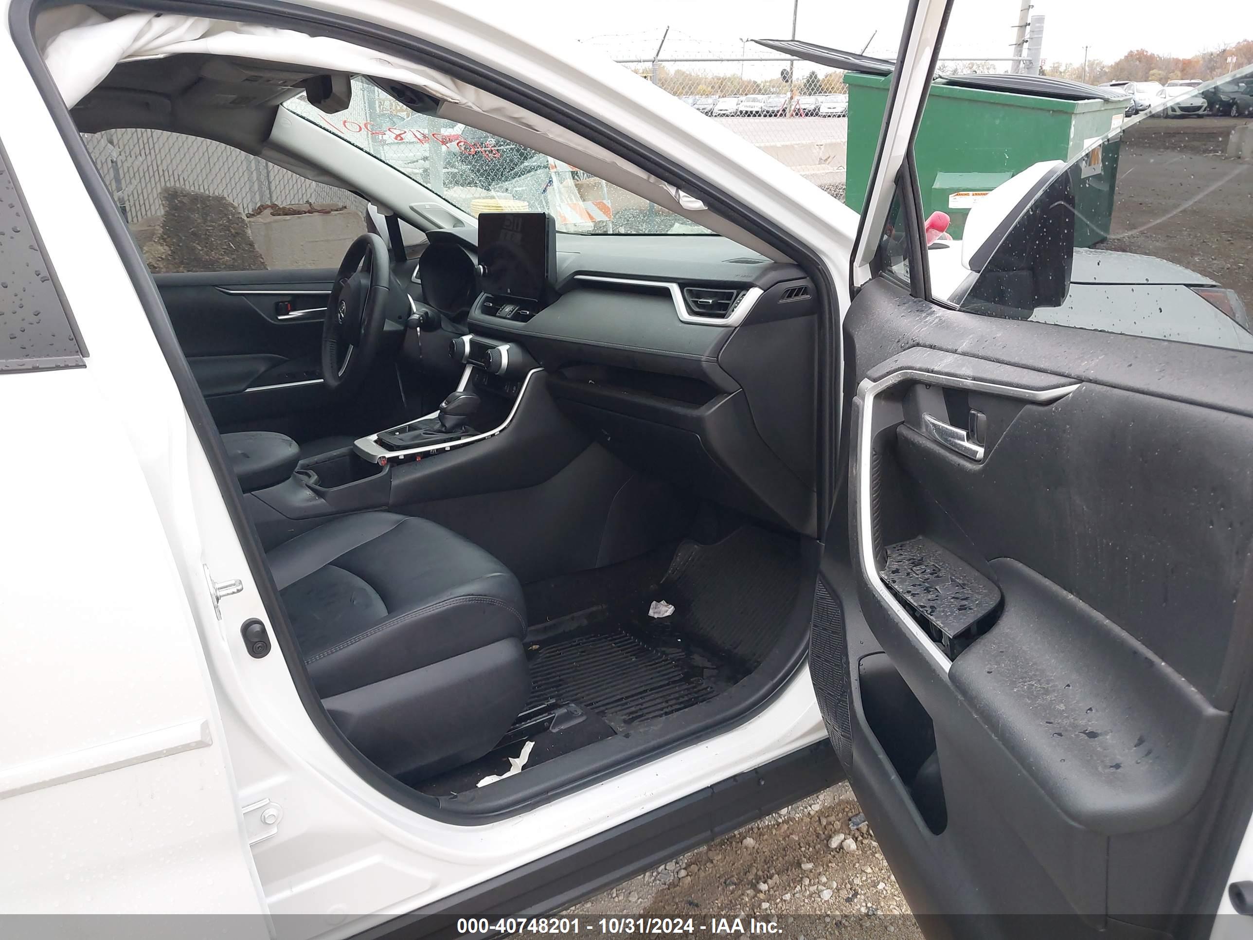 TOYOTA RAV4 image 5