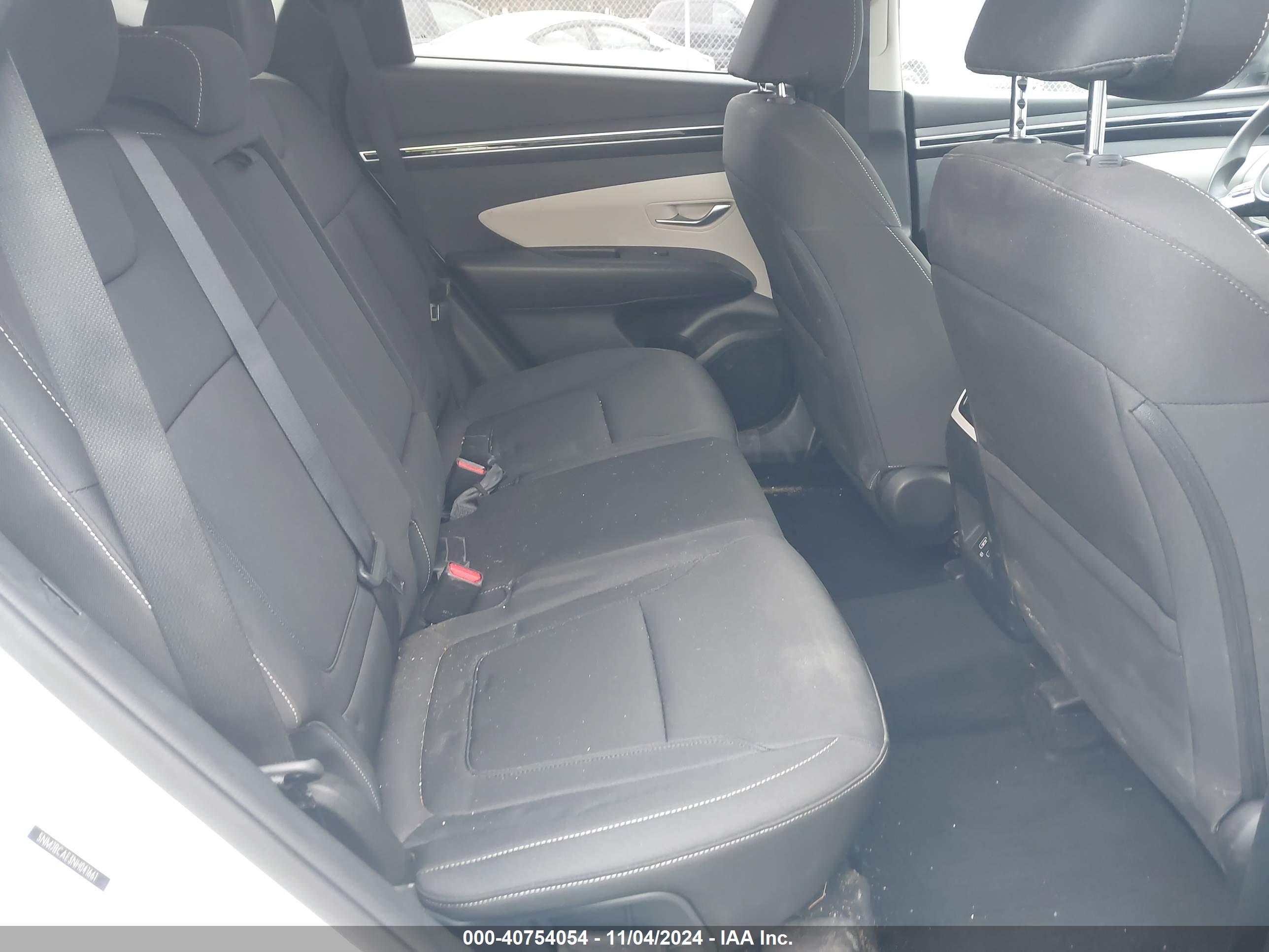HYUNDAI TUCSON image 8