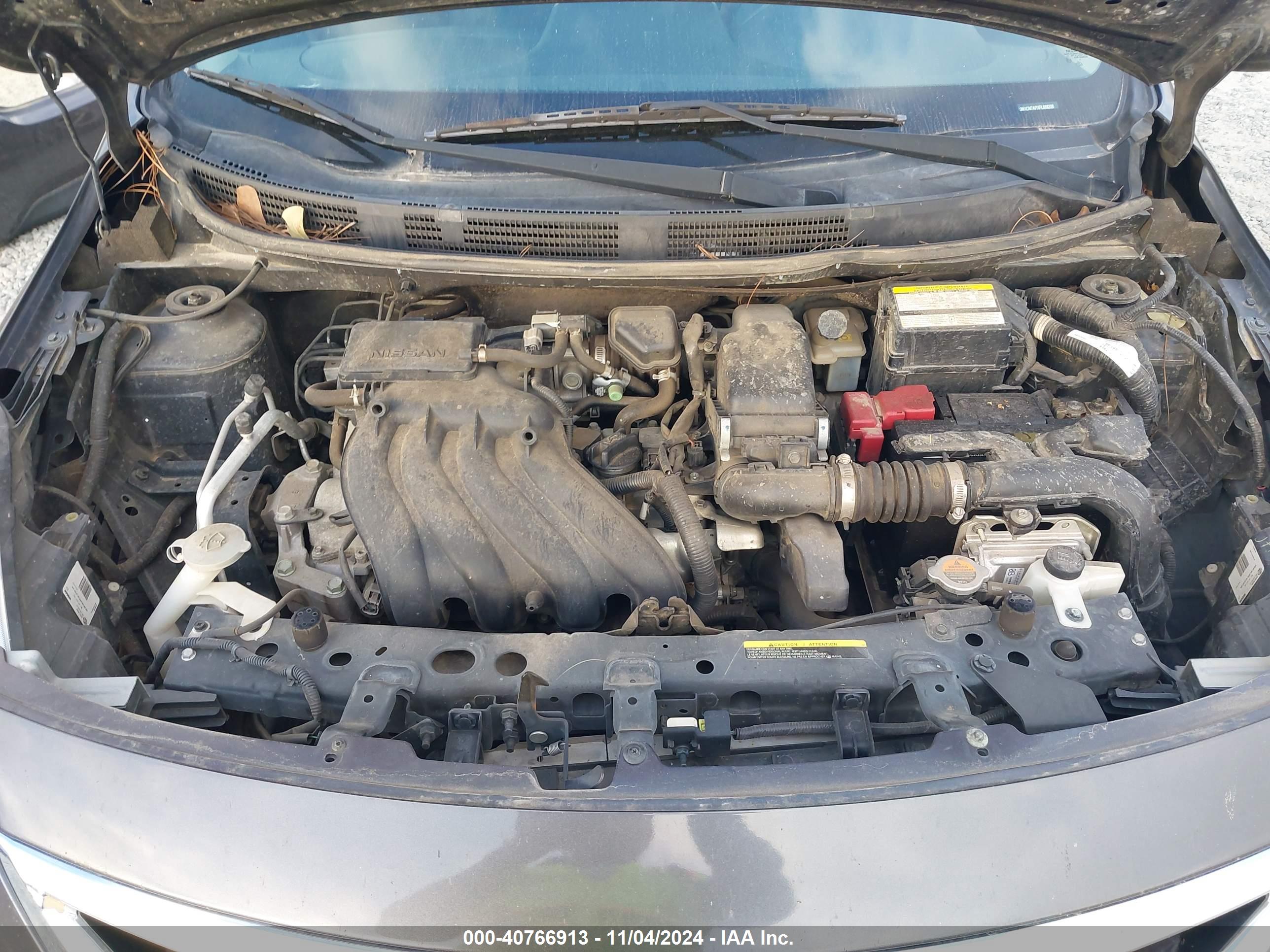 NISSAN VERSA image 10