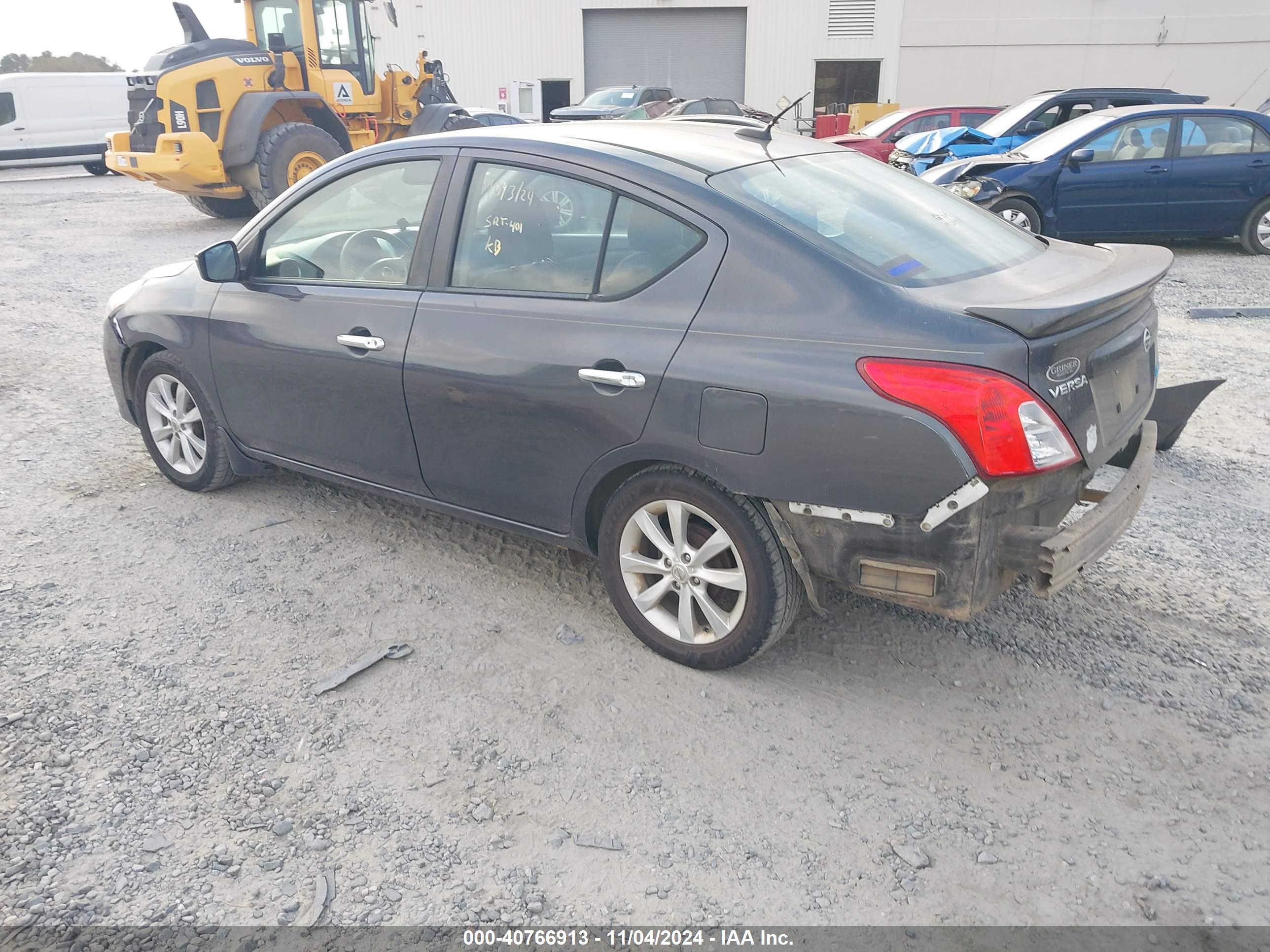 NISSAN VERSA image 3