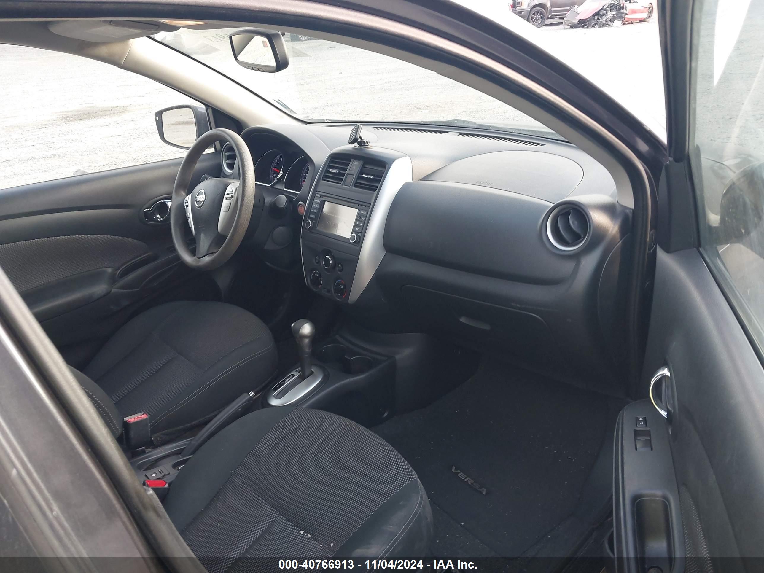 NISSAN VERSA image 5