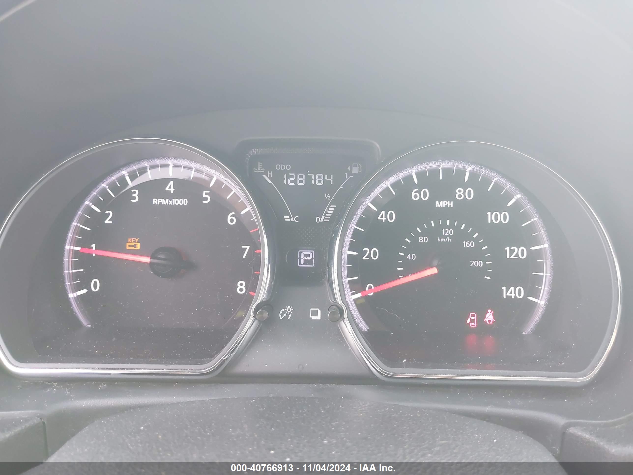 NISSAN VERSA image 7