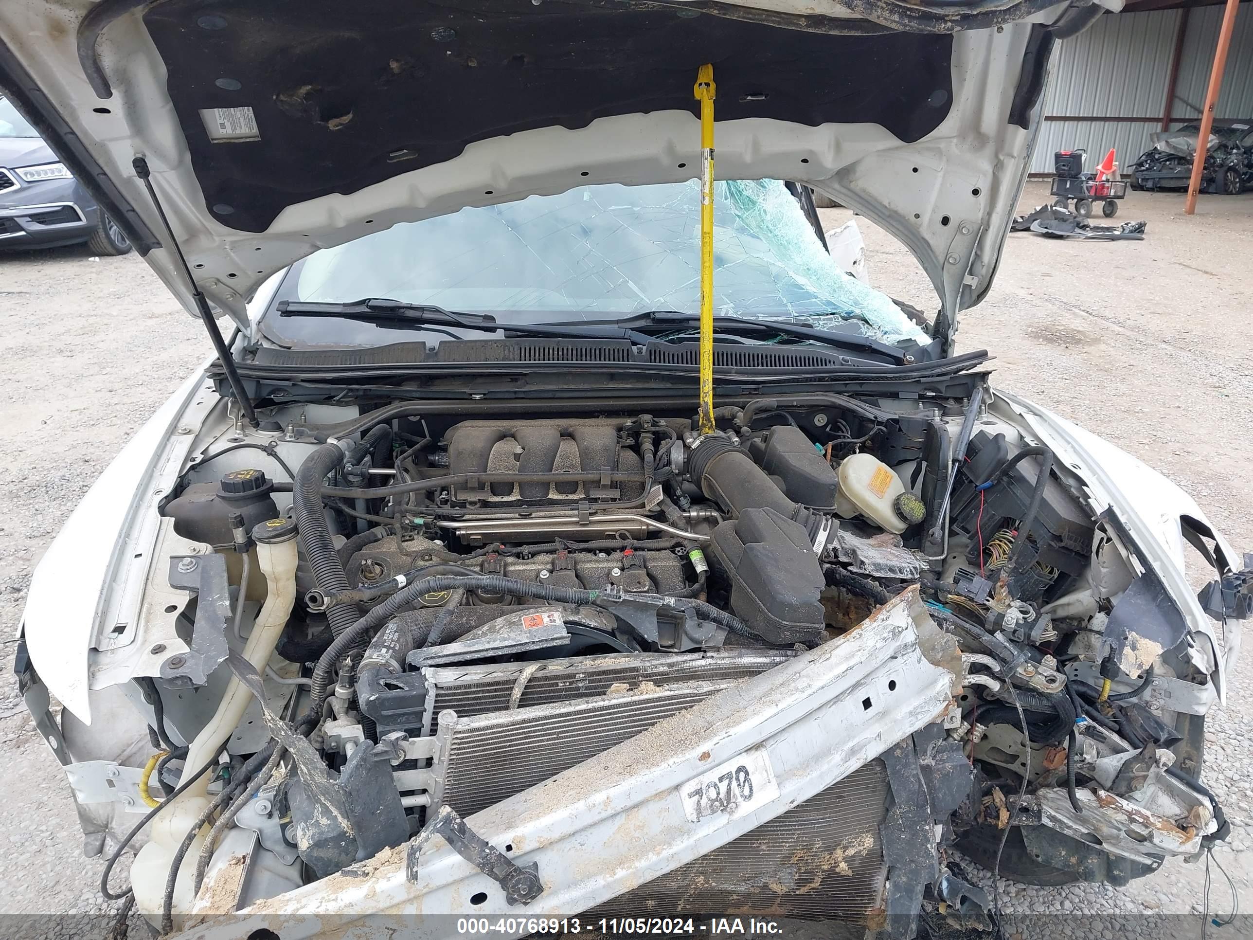 FORD TAURUS image 10