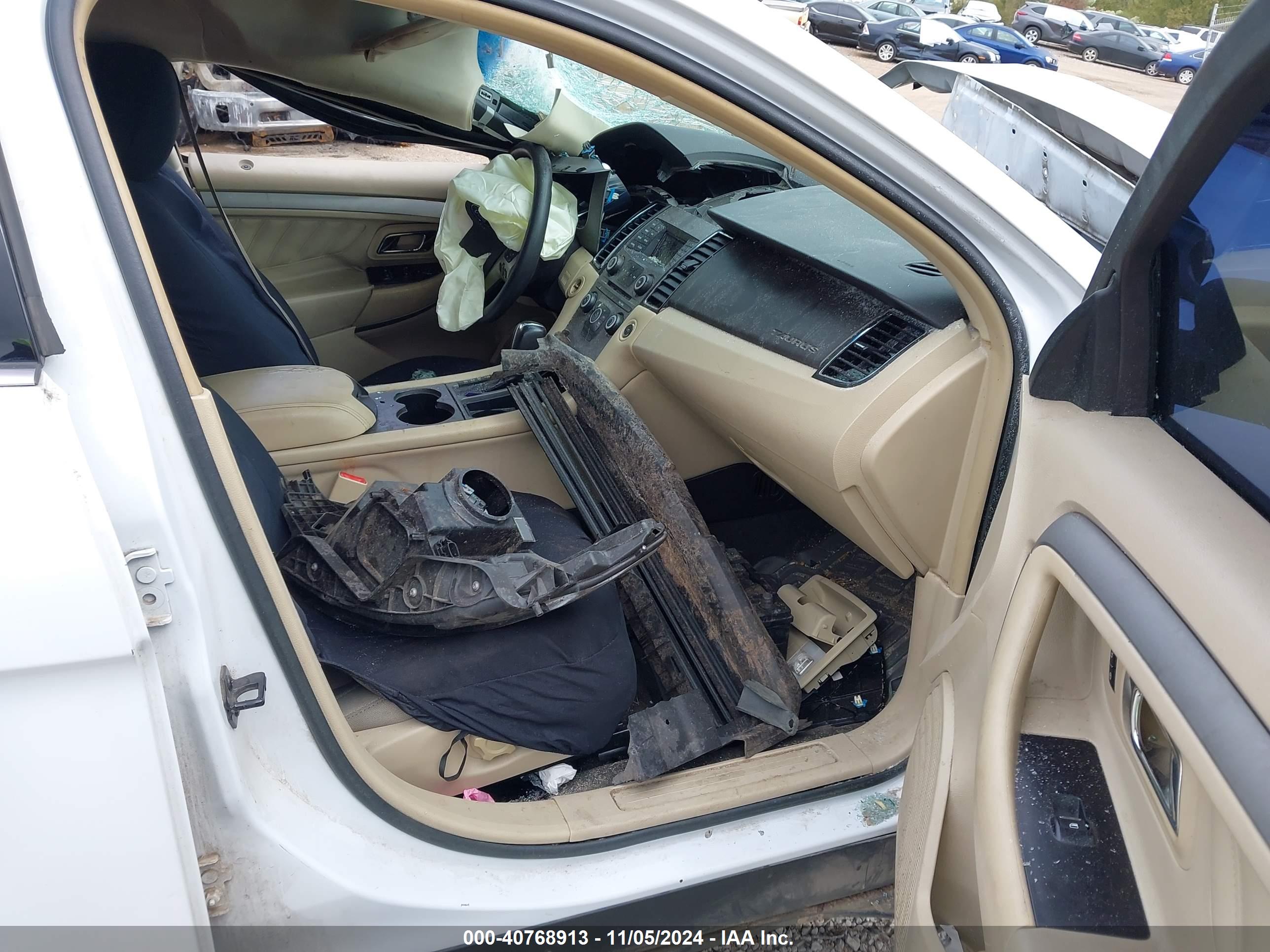 FORD TAURUS image 5
