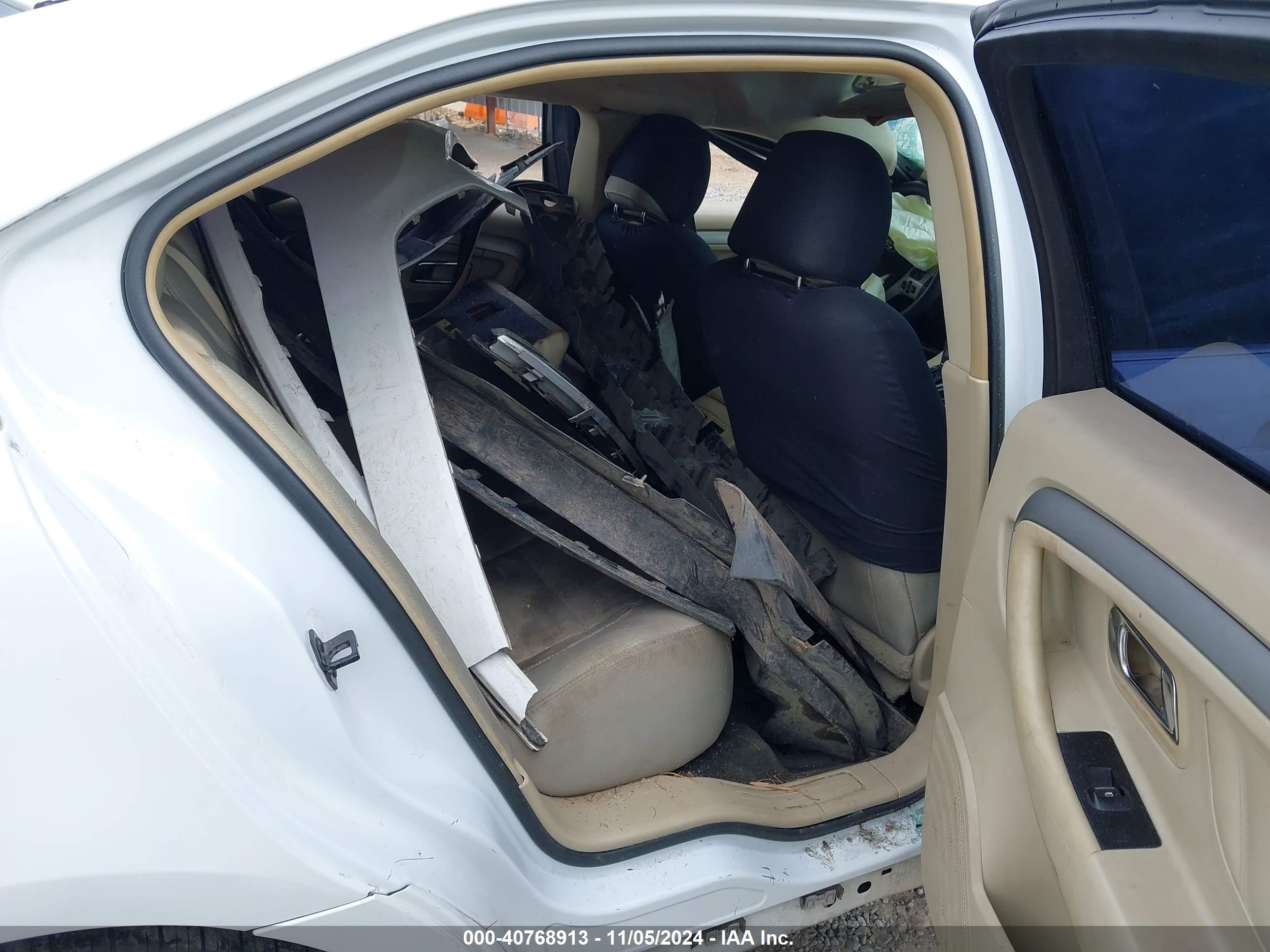 FORD TAURUS image 8
