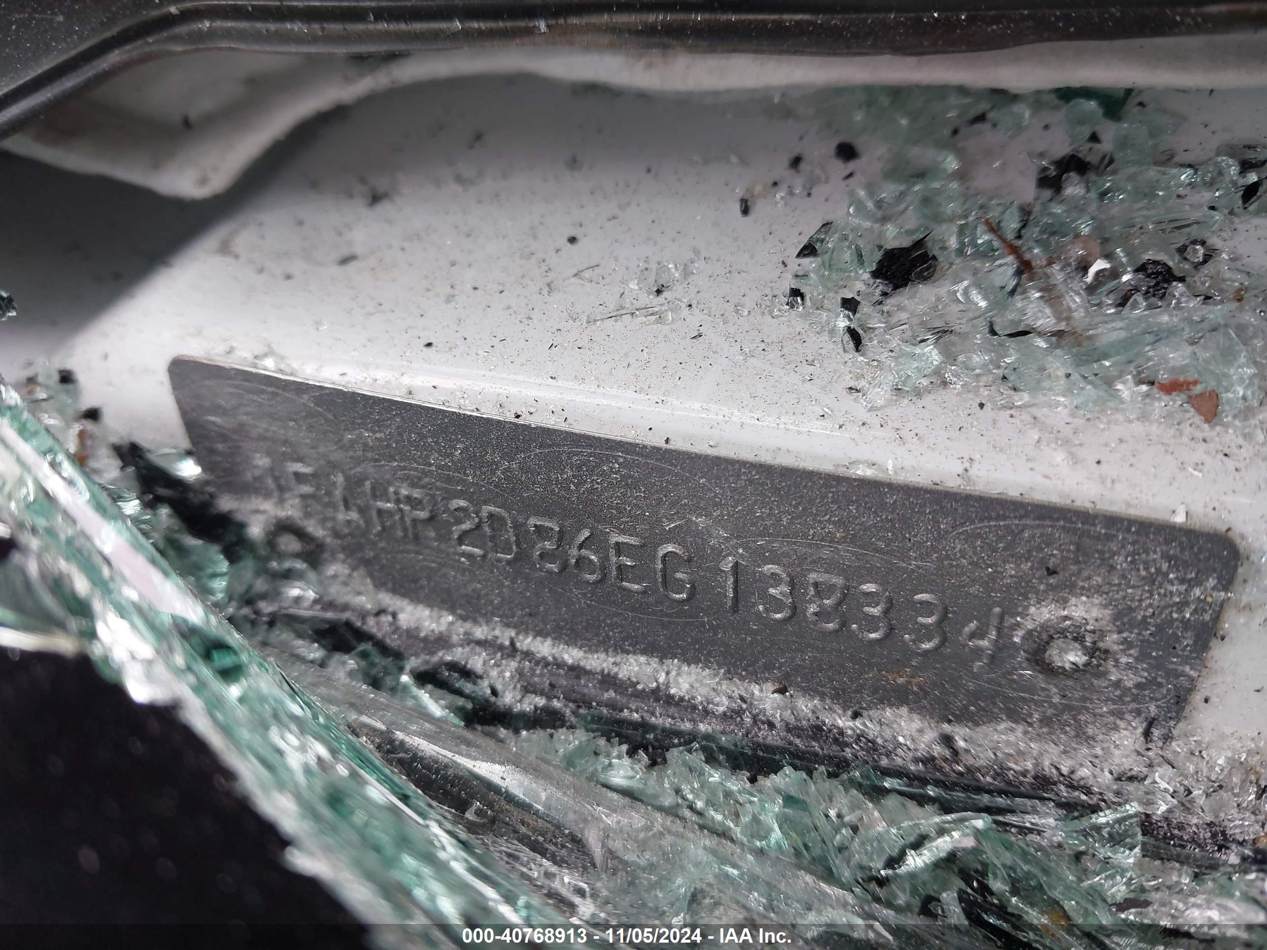 FORD TAURUS image 9