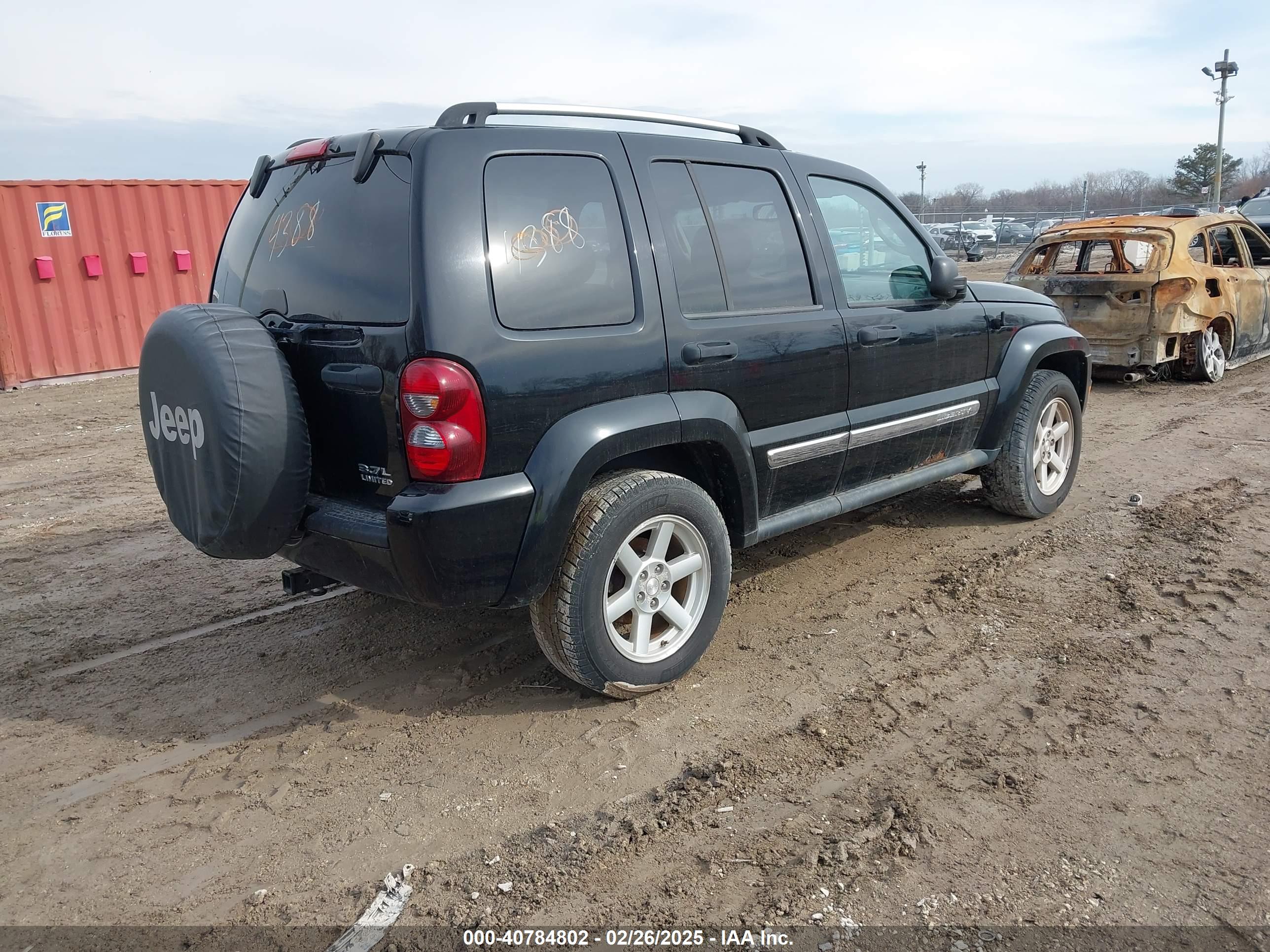 JEEP LIBERTY image 4