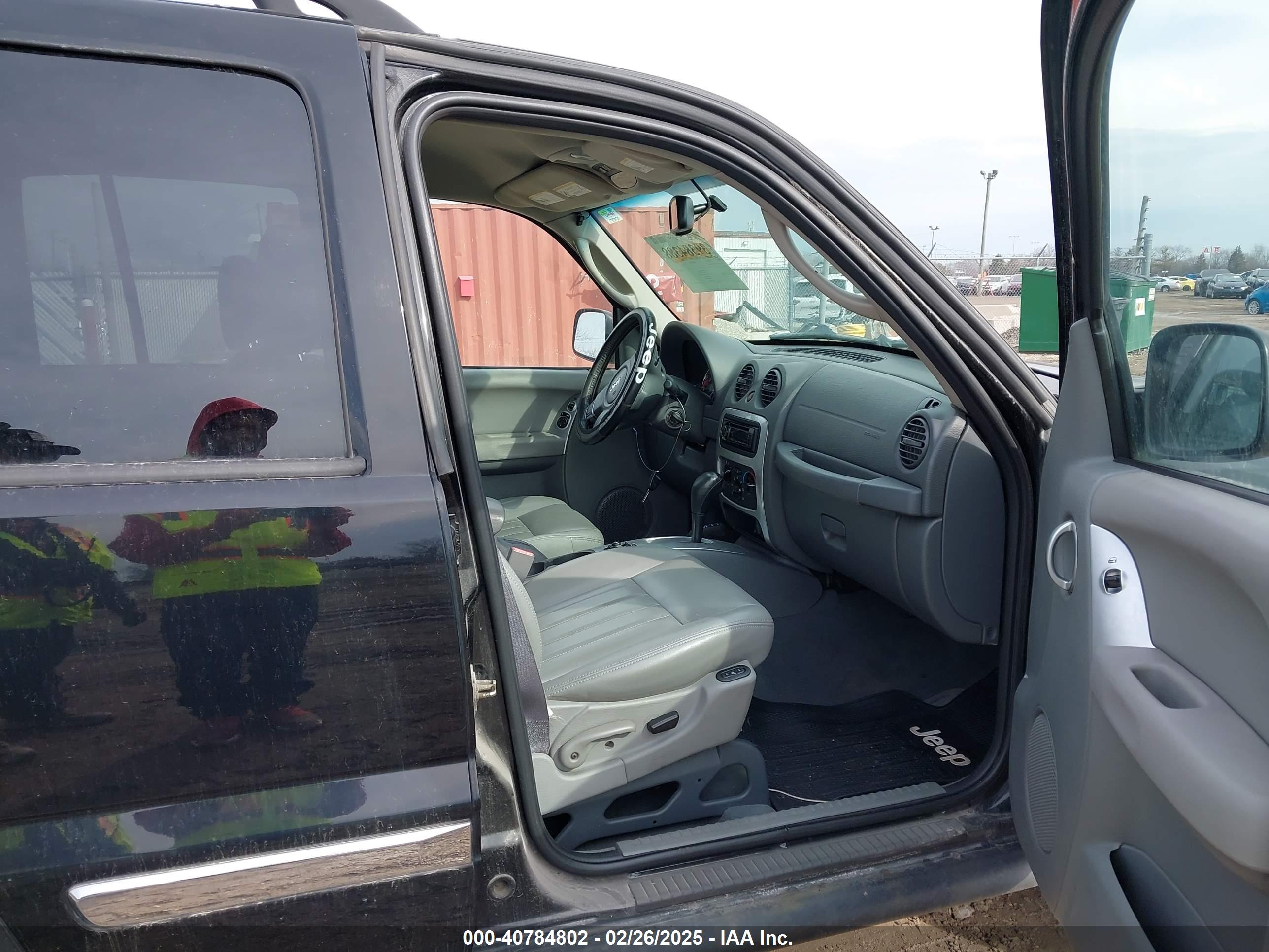 JEEP LIBERTY image 5