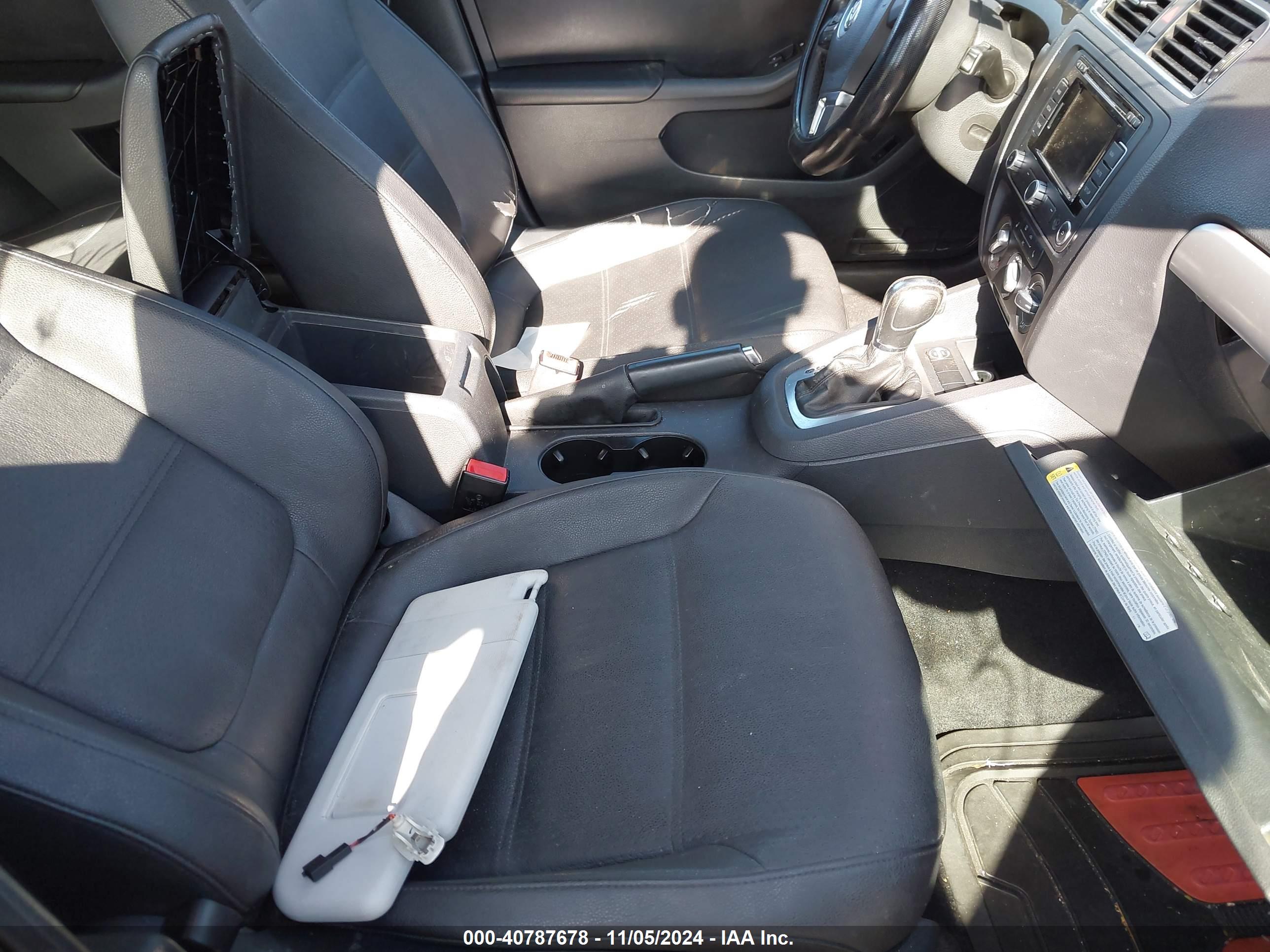 VOLKSWAGEN JETTA image 5