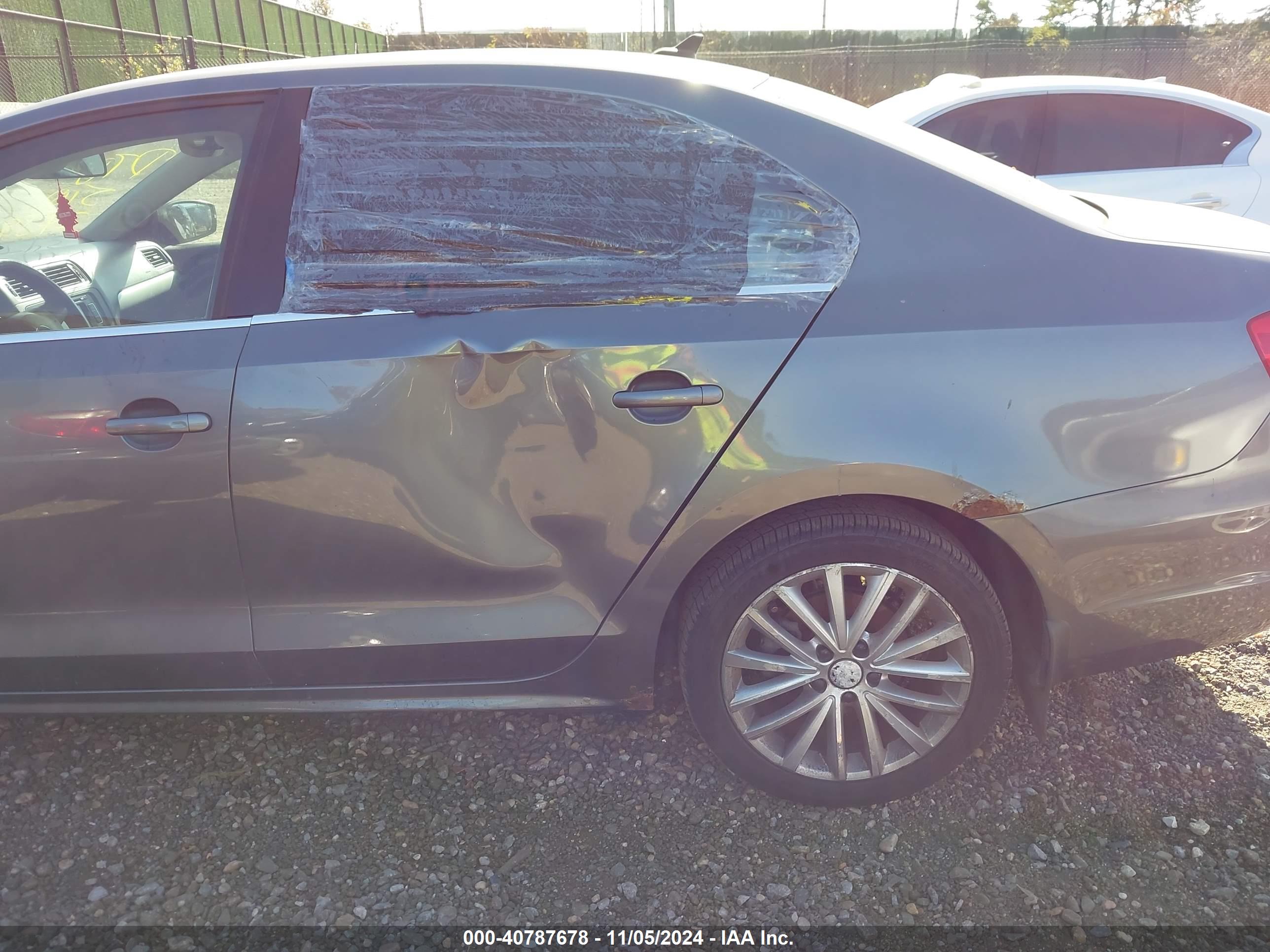 VOLKSWAGEN JETTA image 6