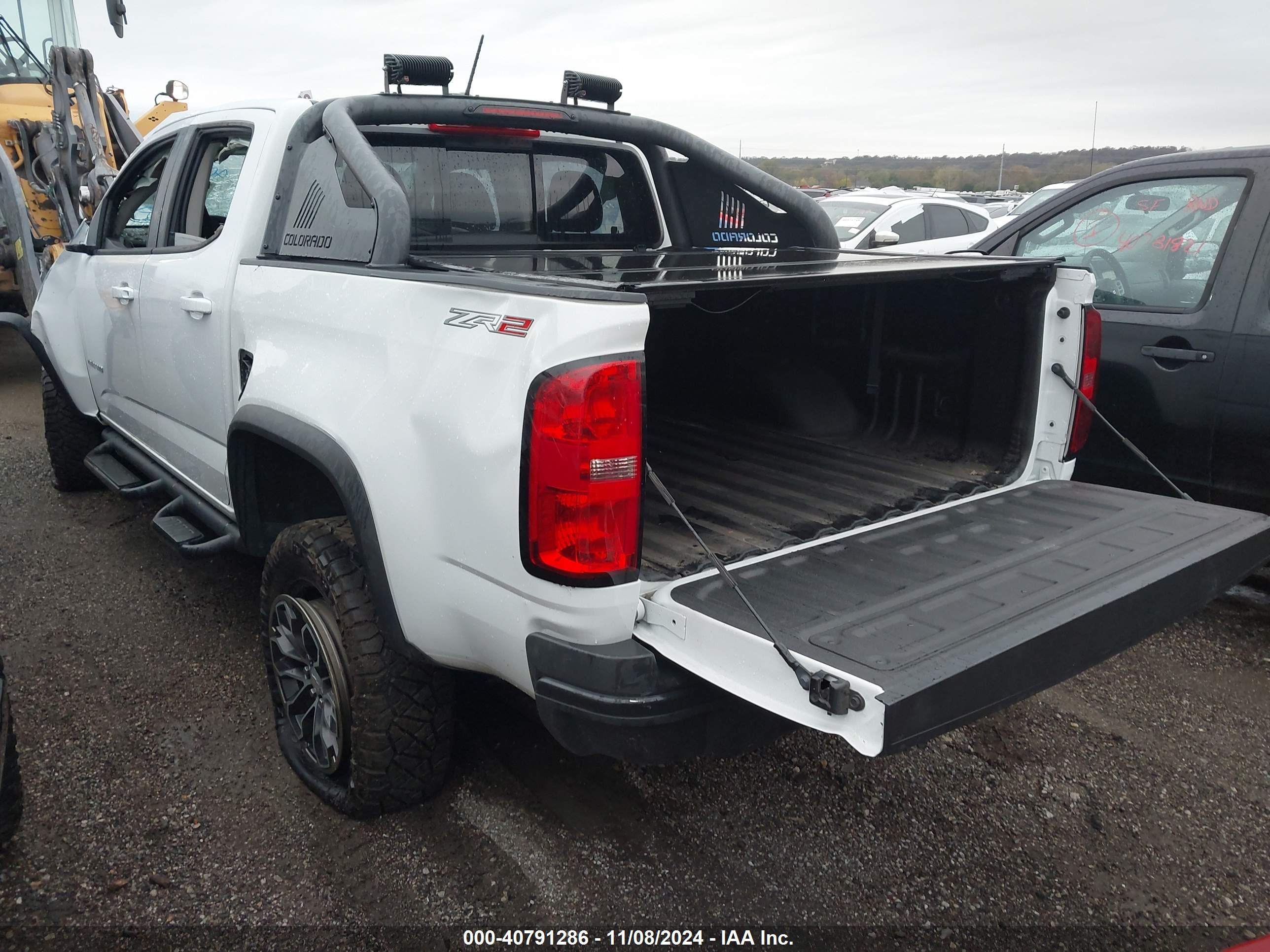 CHEVROLET COLORADO image 3