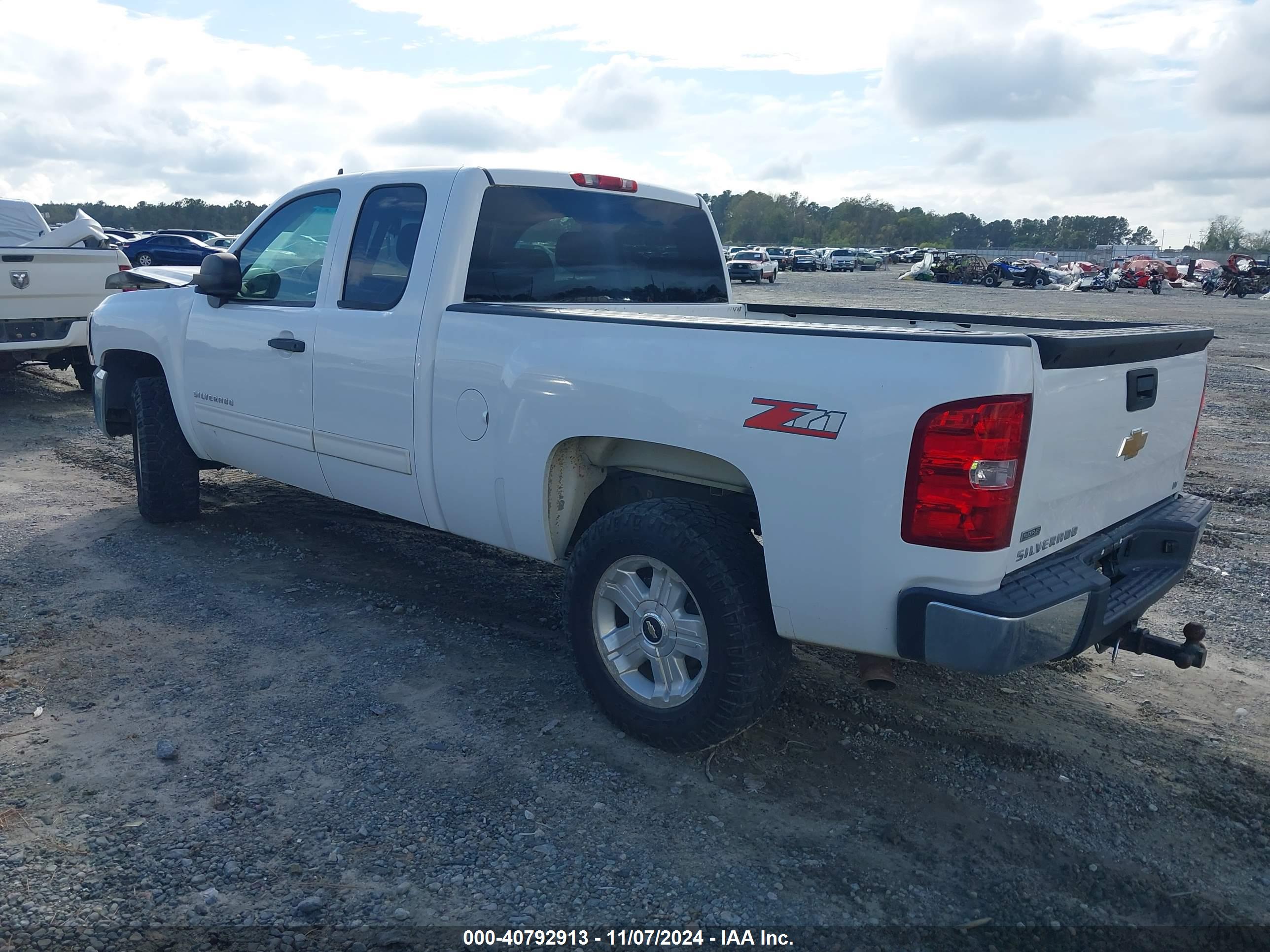 CHEVROLET SILVERADO image 3