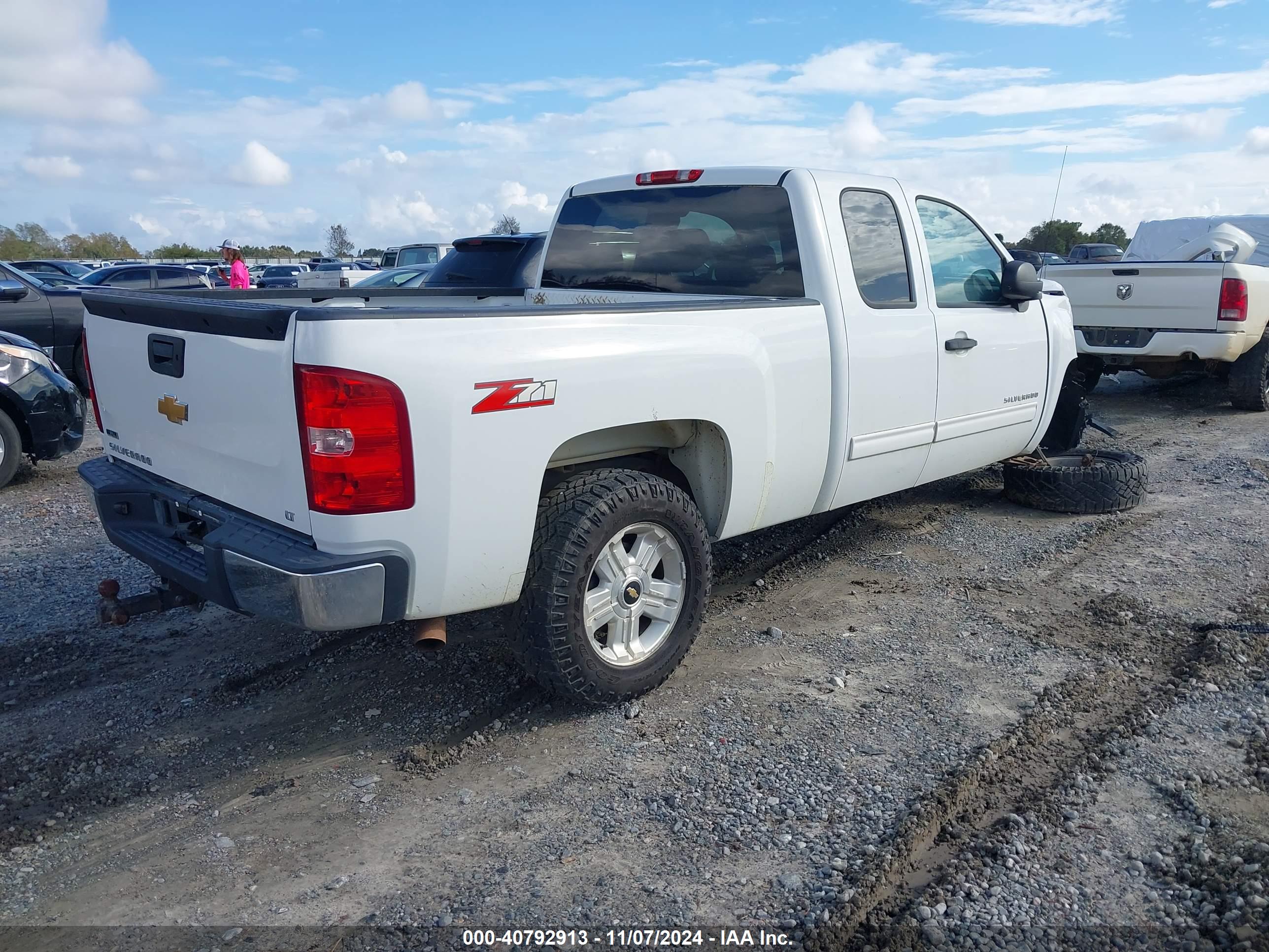 CHEVROLET SILVERADO image 4
