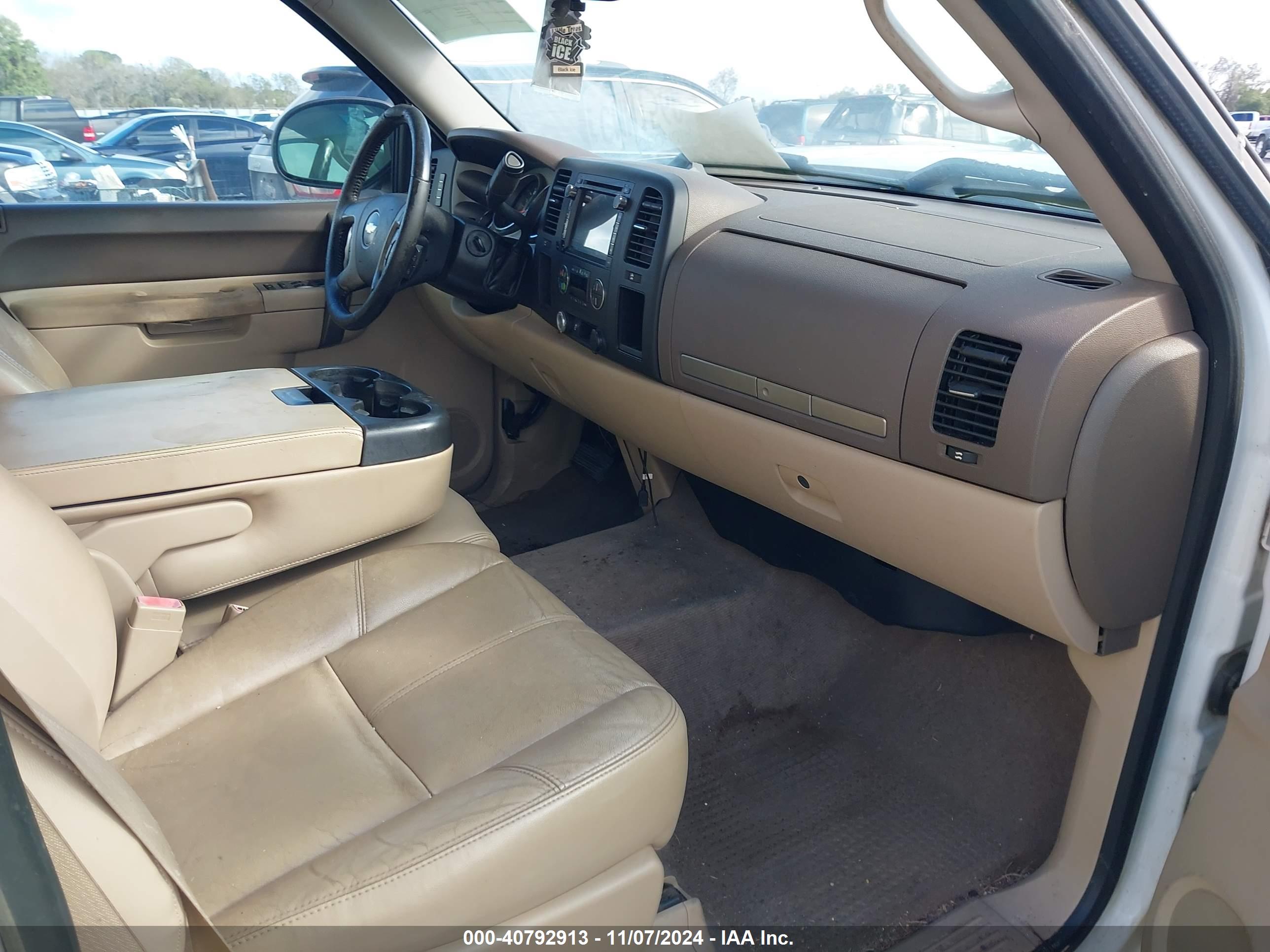 CHEVROLET SILVERADO image 5
