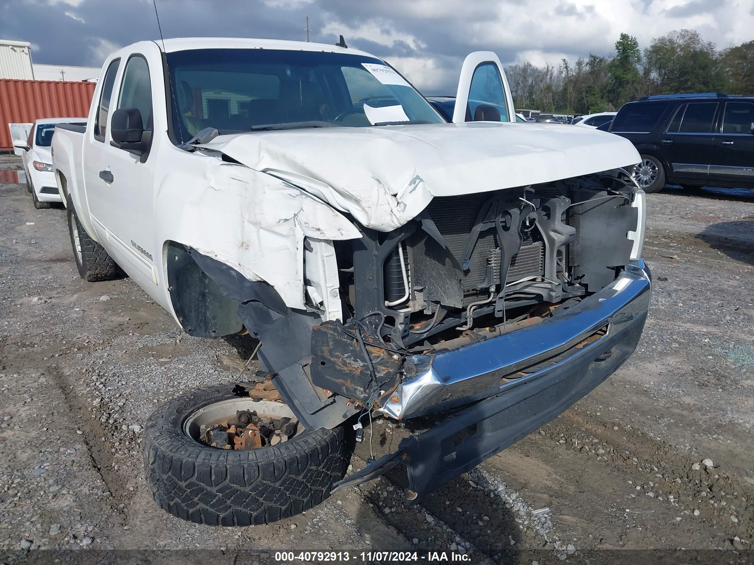 CHEVROLET SILVERADO image 6