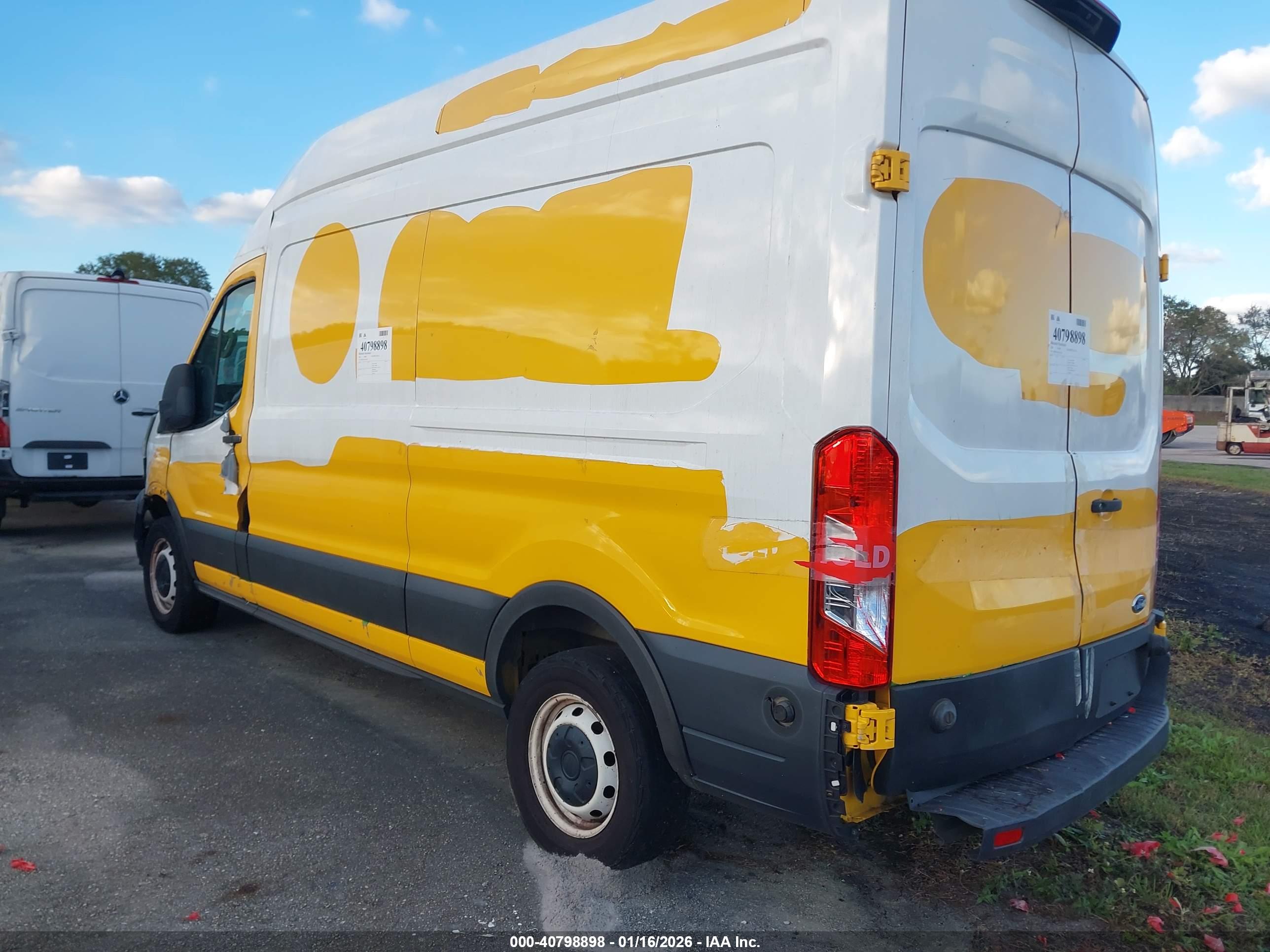 FORD TRANSIT-250 image 3