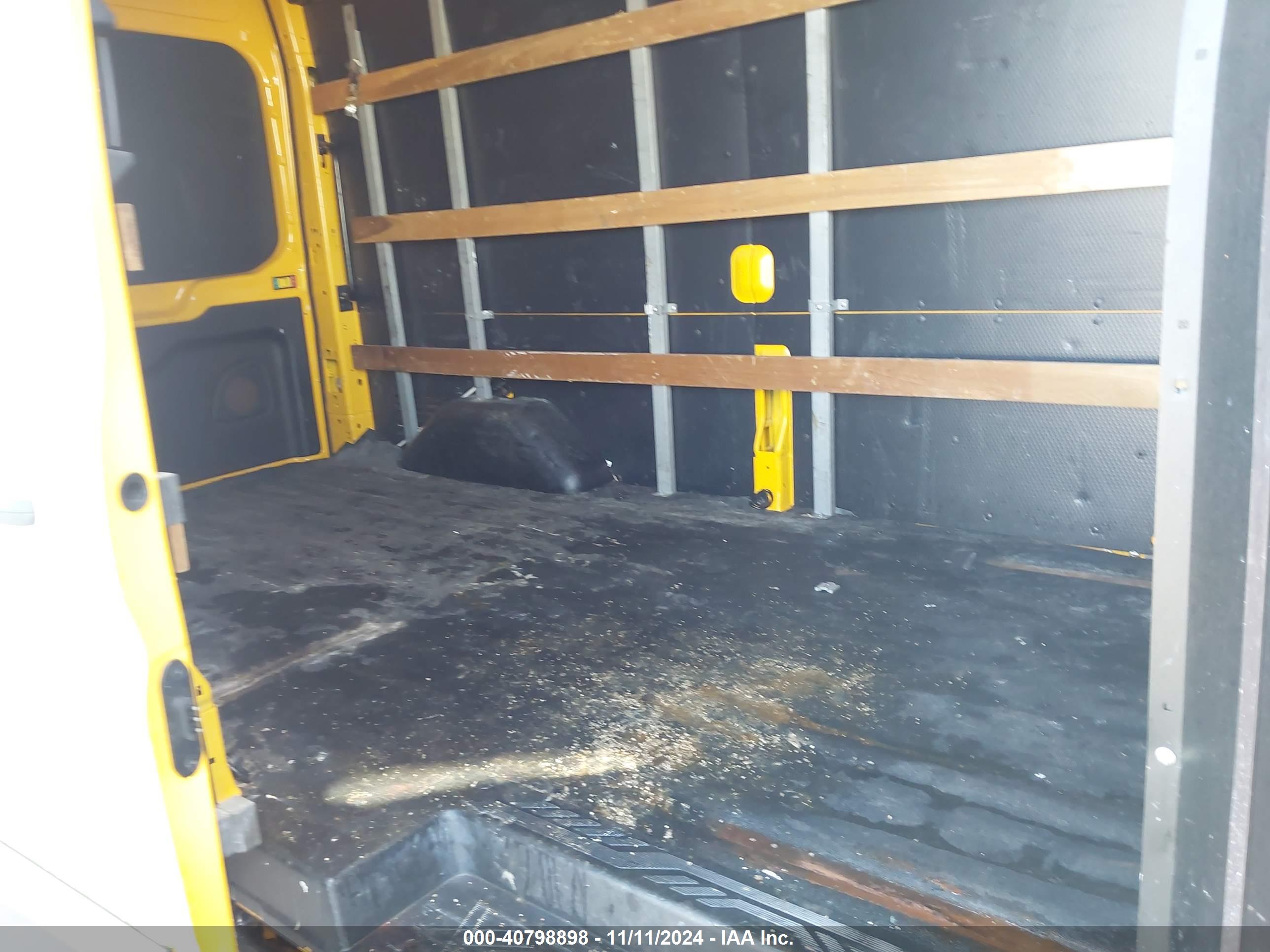 FORD TRANSIT-250 image 8