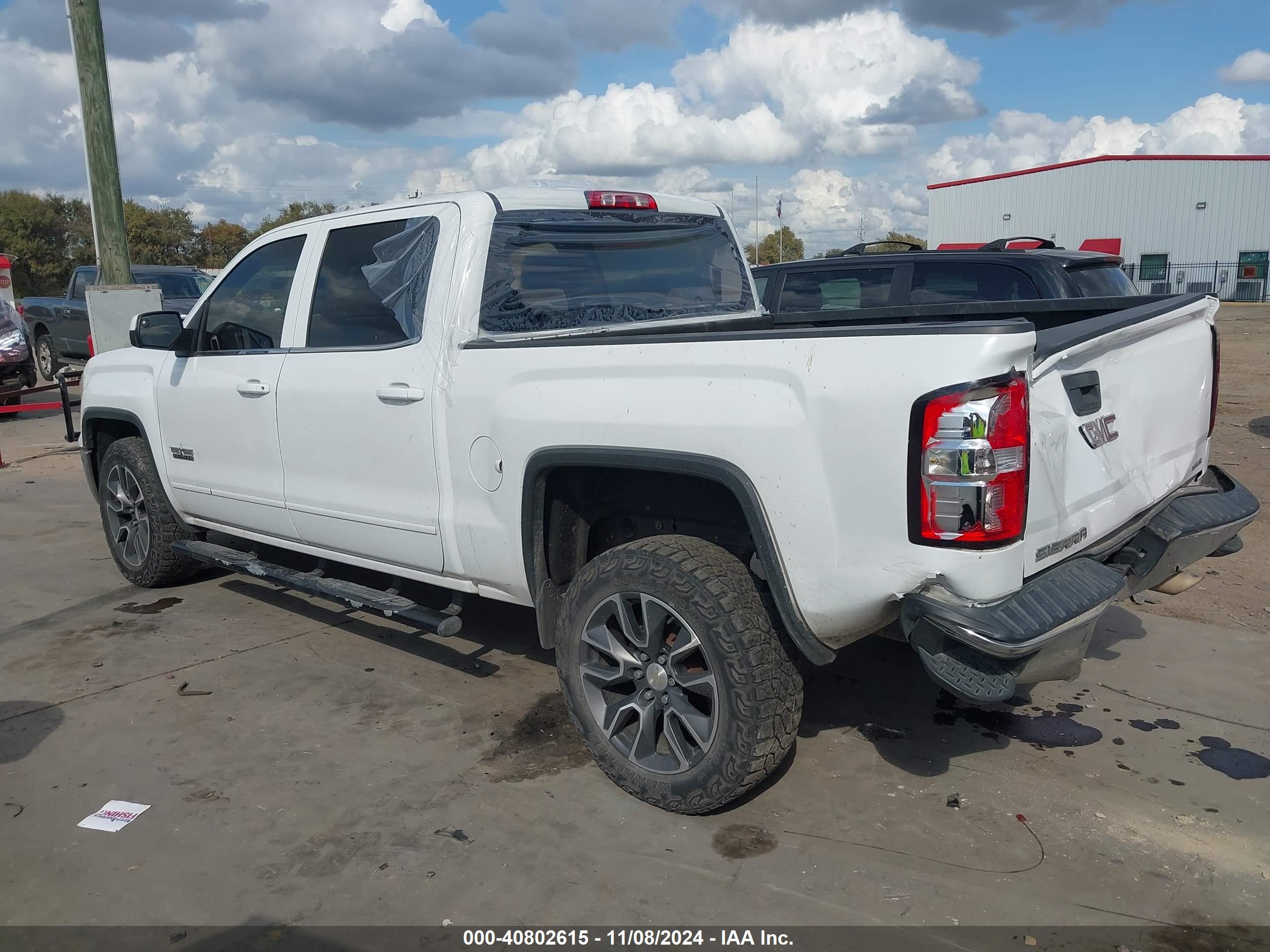 GMC SIERRA image 3