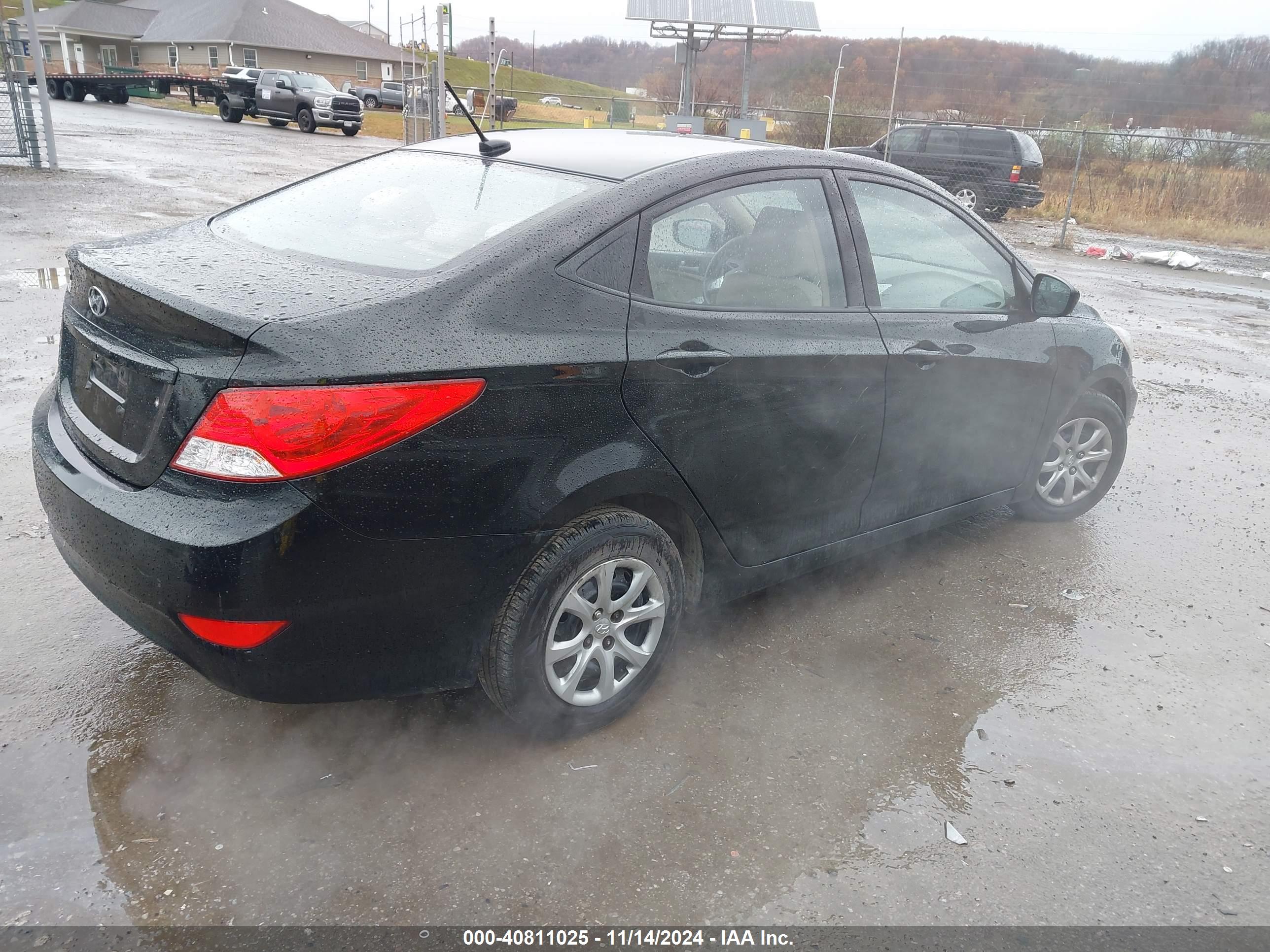 HYUNDAI ACCENT image 4