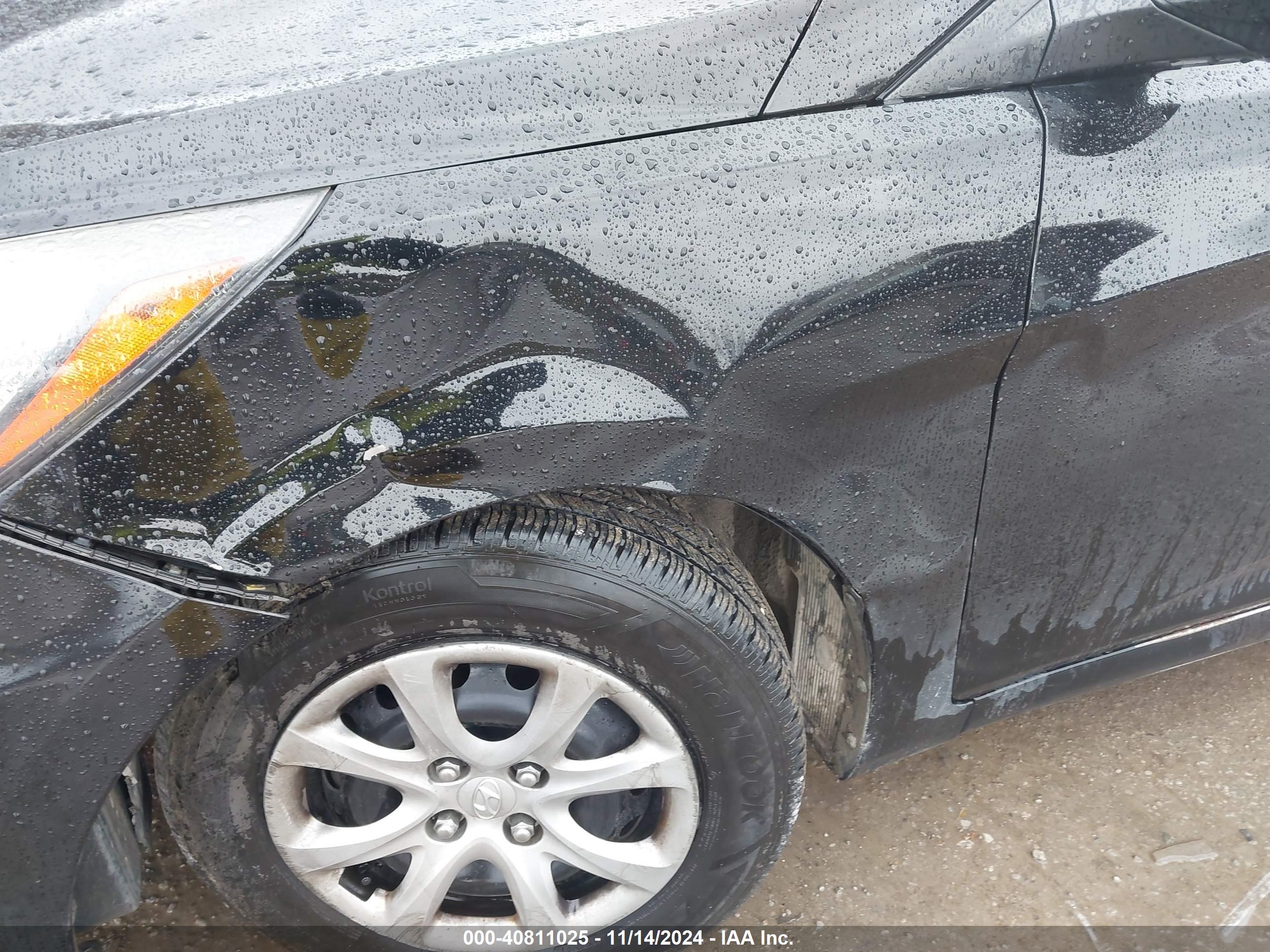 HYUNDAI ACCENT image 6