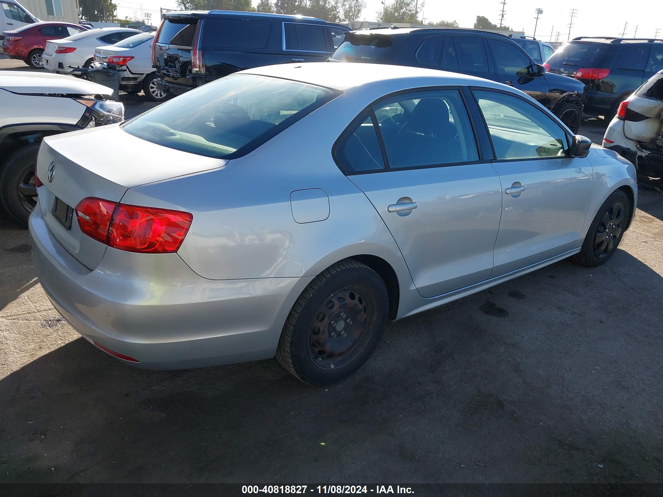 VOLKSWAGEN JETTA image 4
