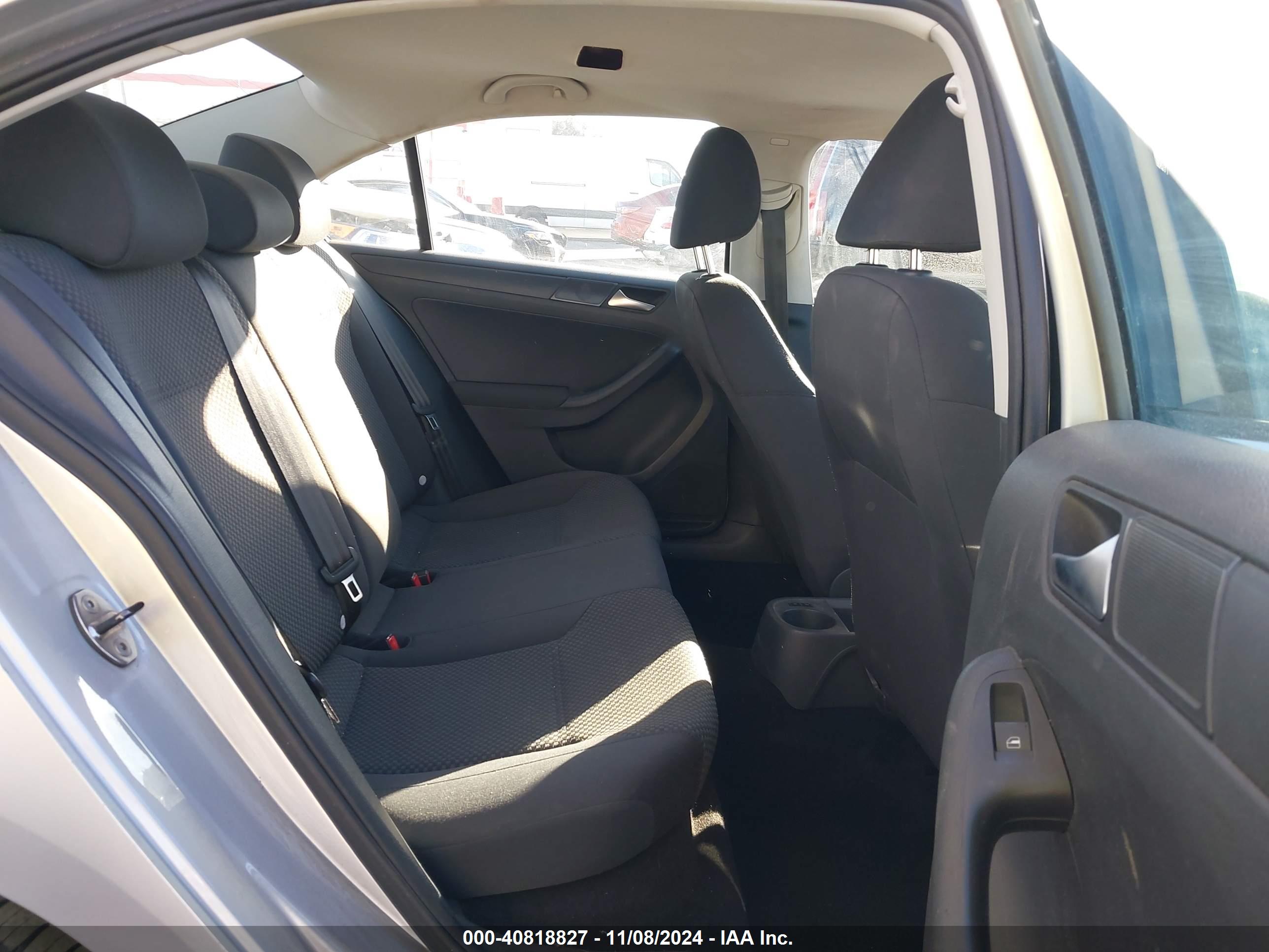 VOLKSWAGEN JETTA image 8