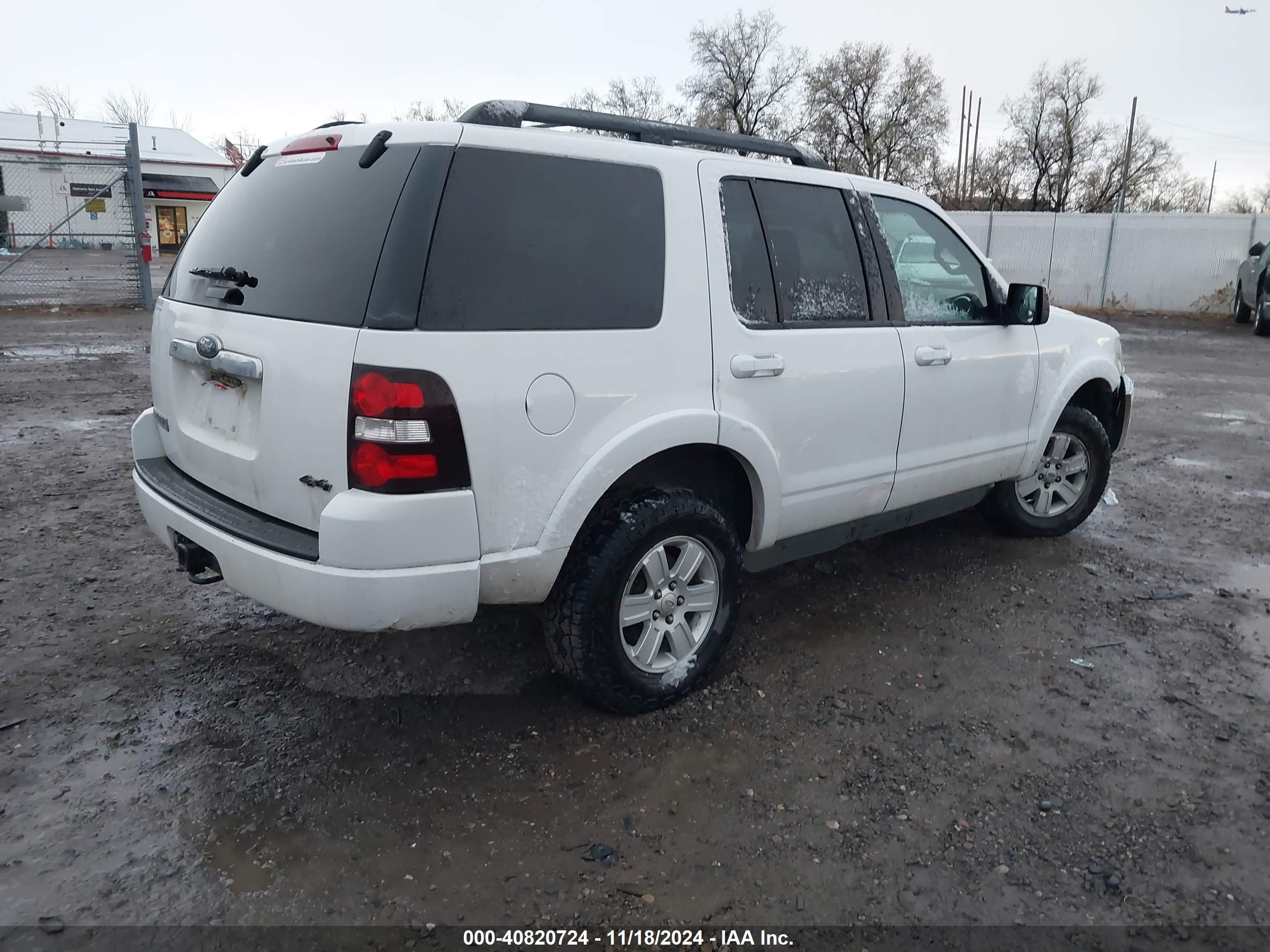 FORD EXPLORER image 4