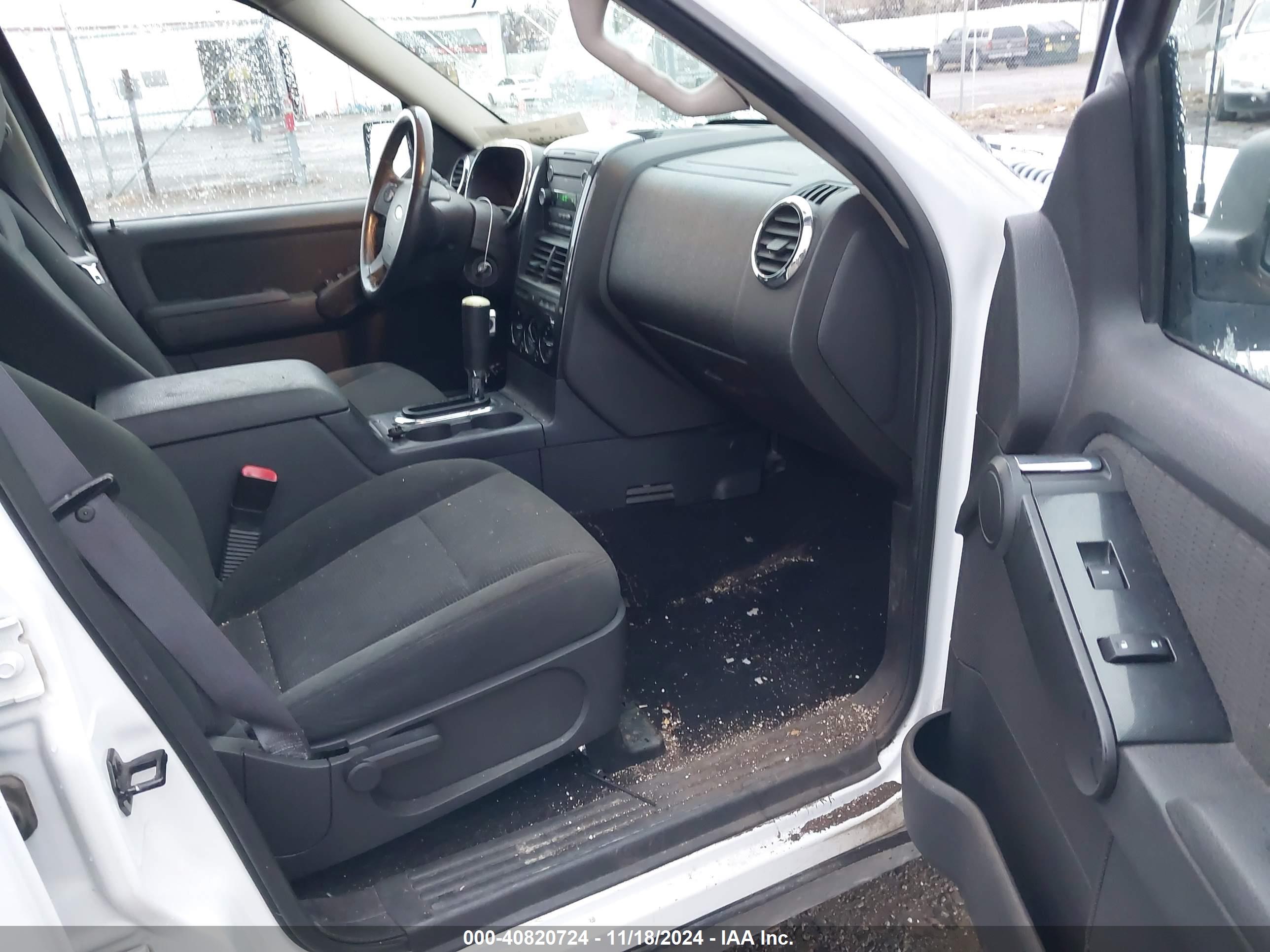 FORD EXPLORER image 5