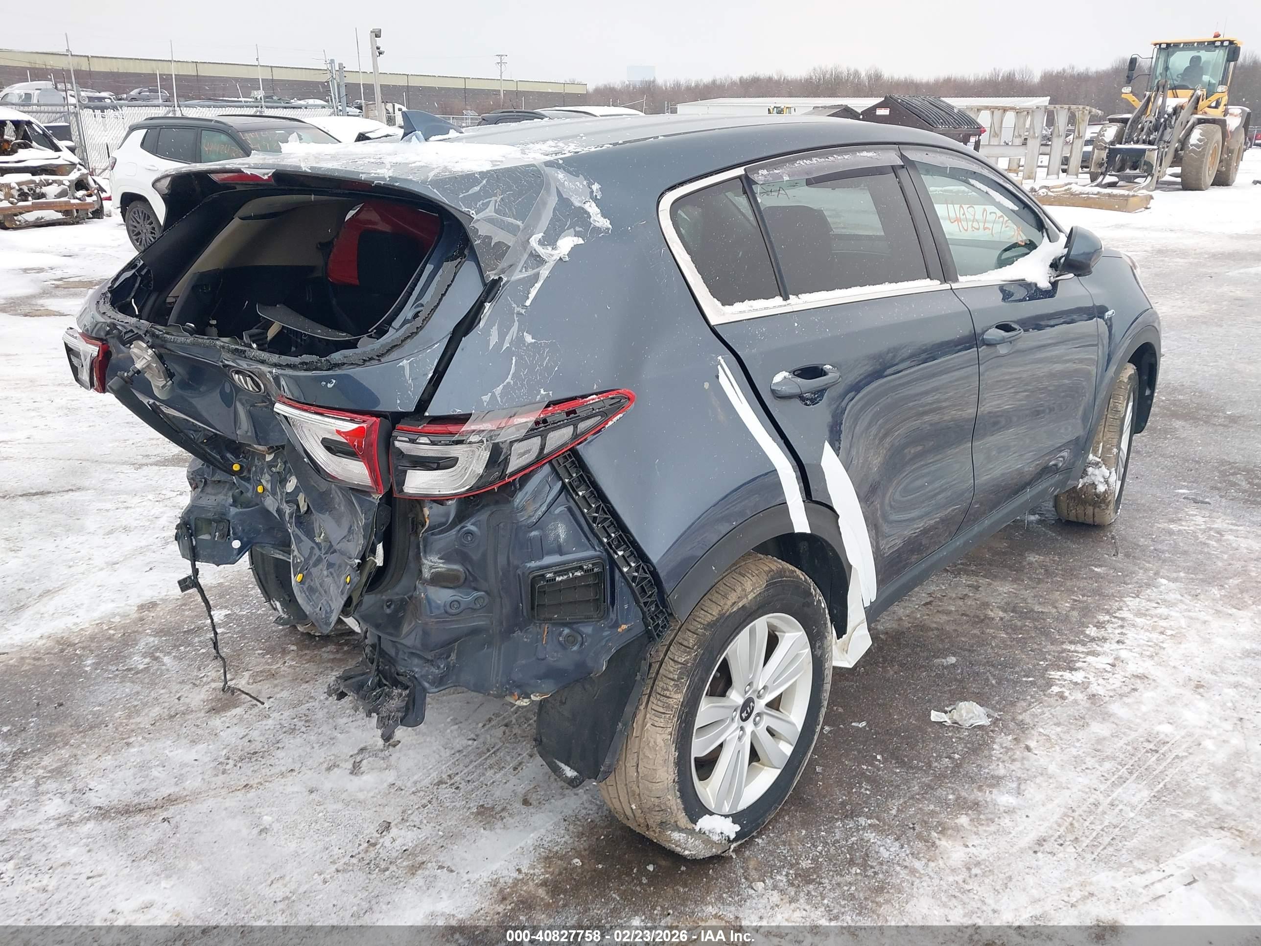 KIA SPORTAGE image 4