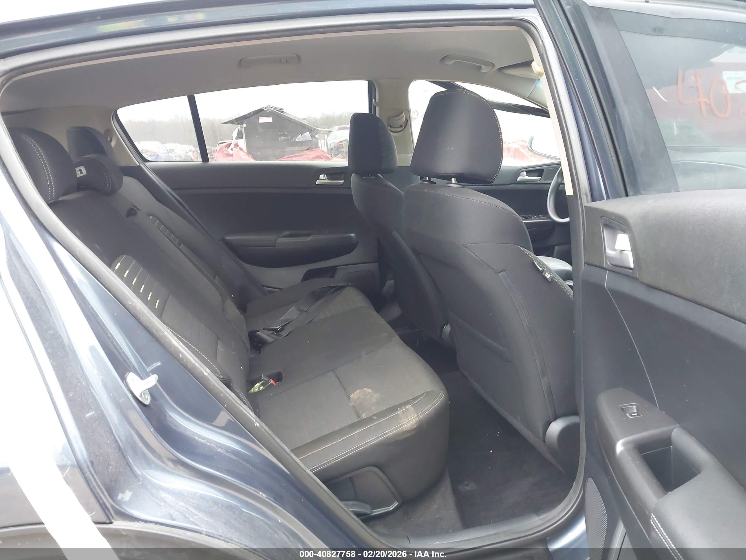 KIA SPORTAGE image 8