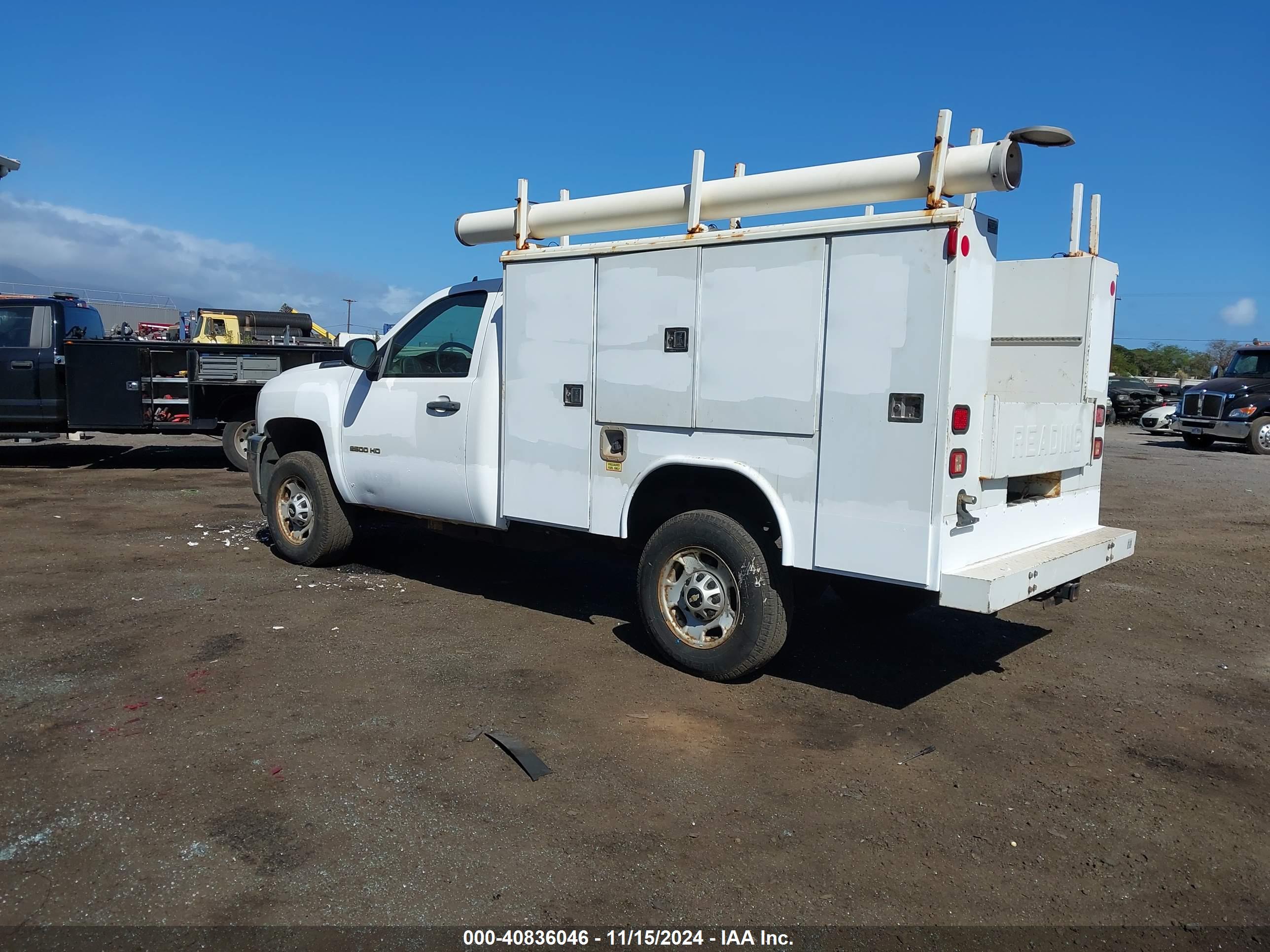 CHEVROLET SILVERADO image 3