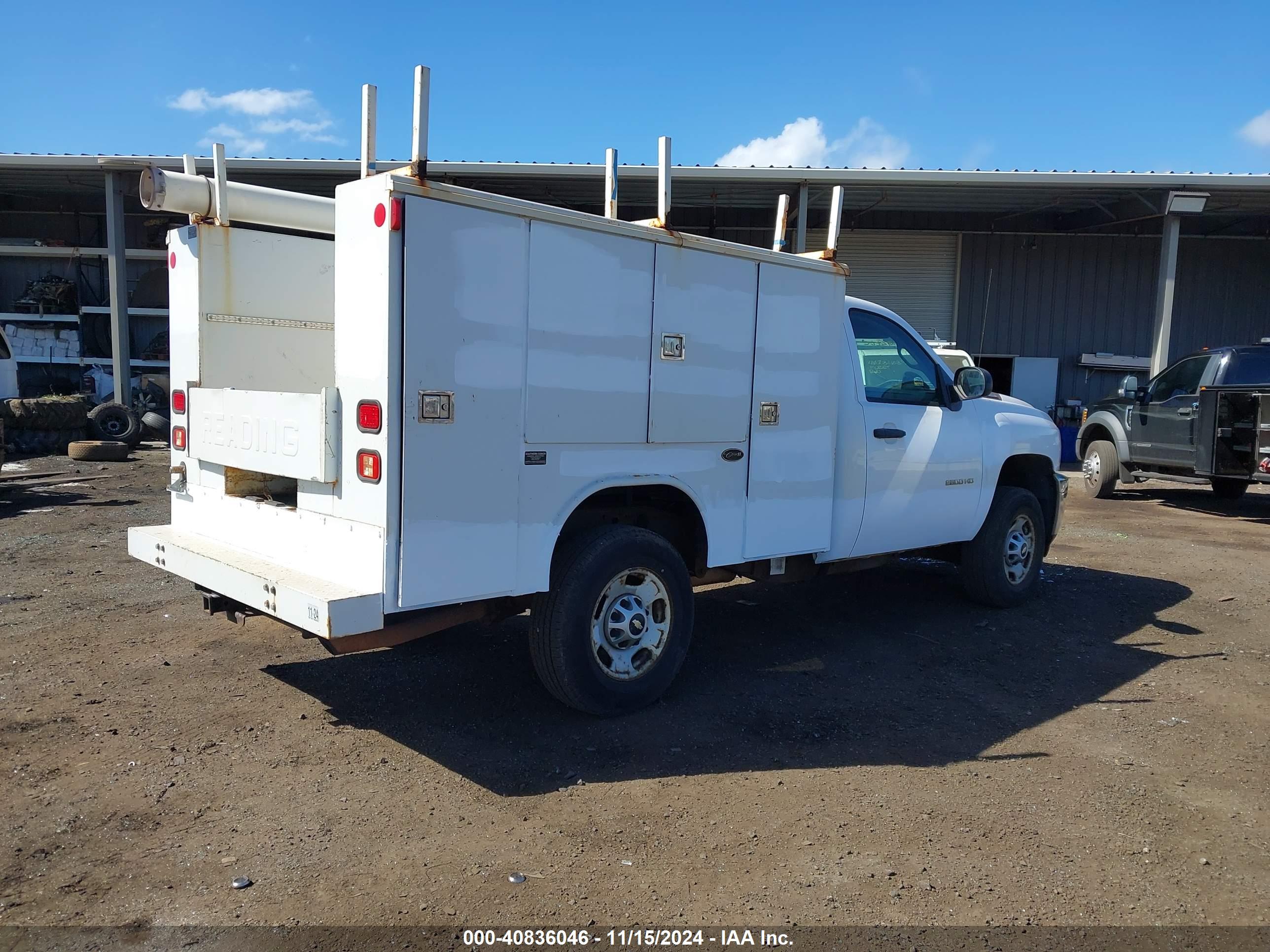 CHEVROLET SILVERADO image 4