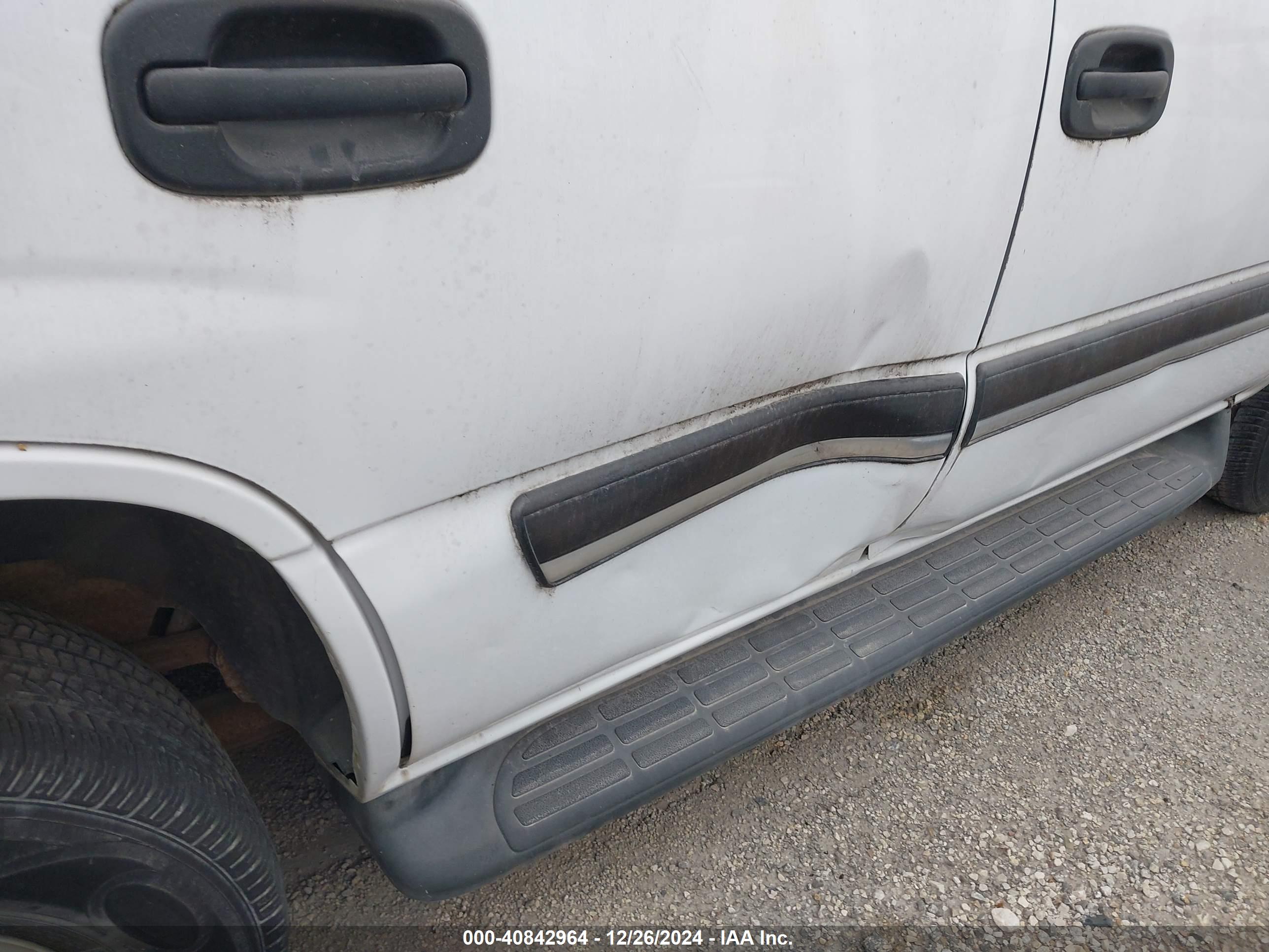 CHEVROLET TAHOE image 6