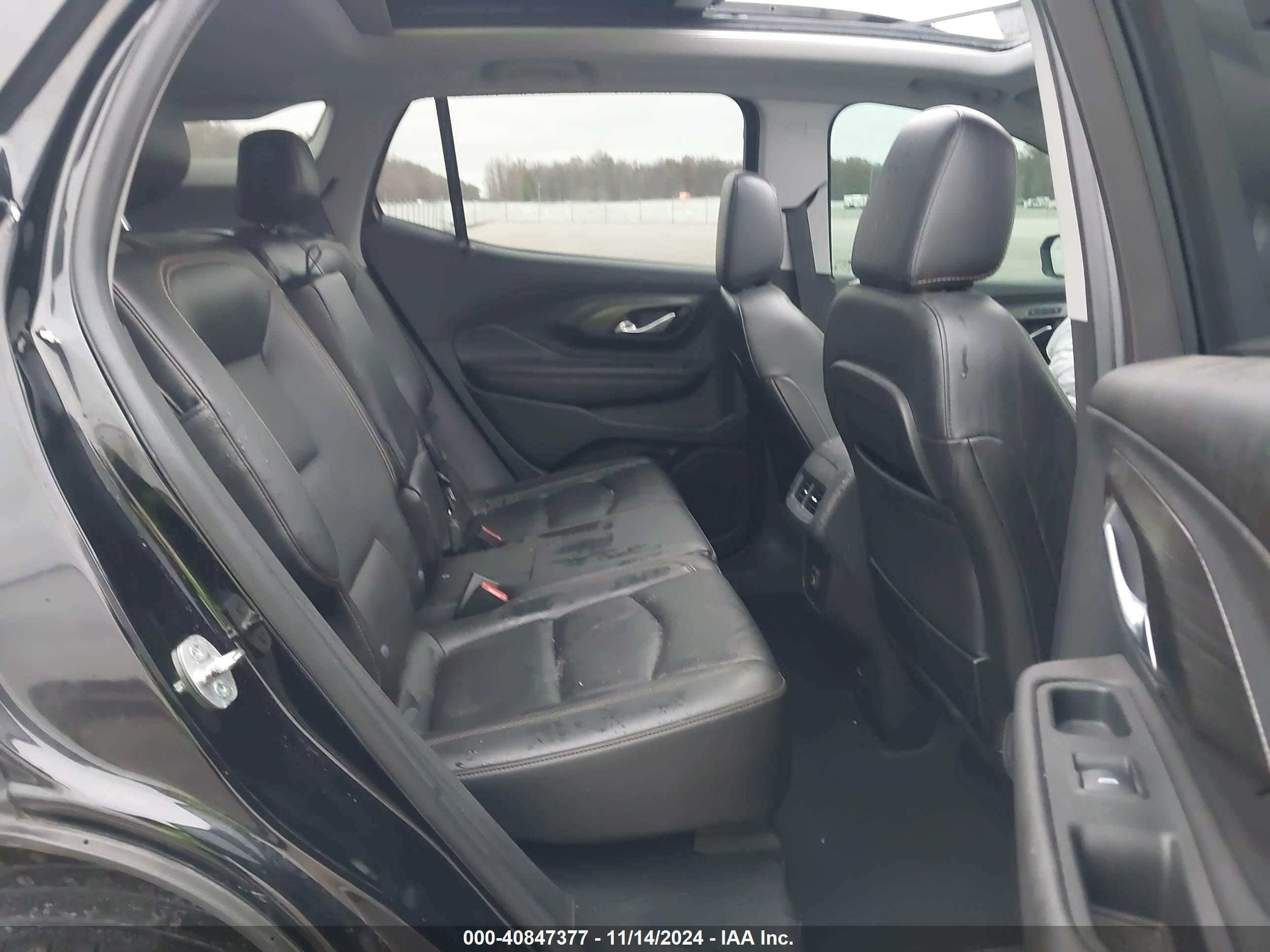 GMC TERRAIN image 8