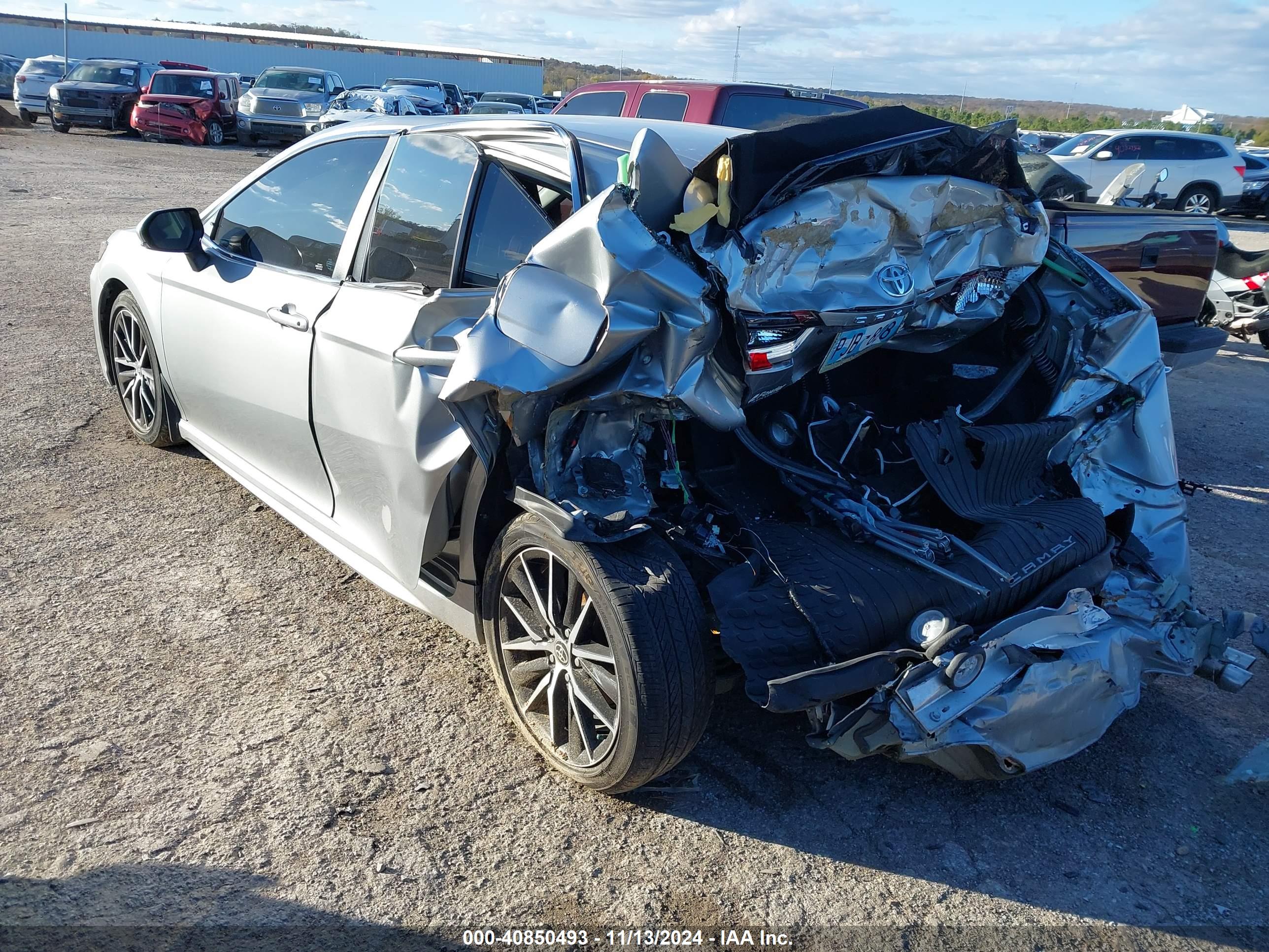 TOYOTA CAMRY image 3