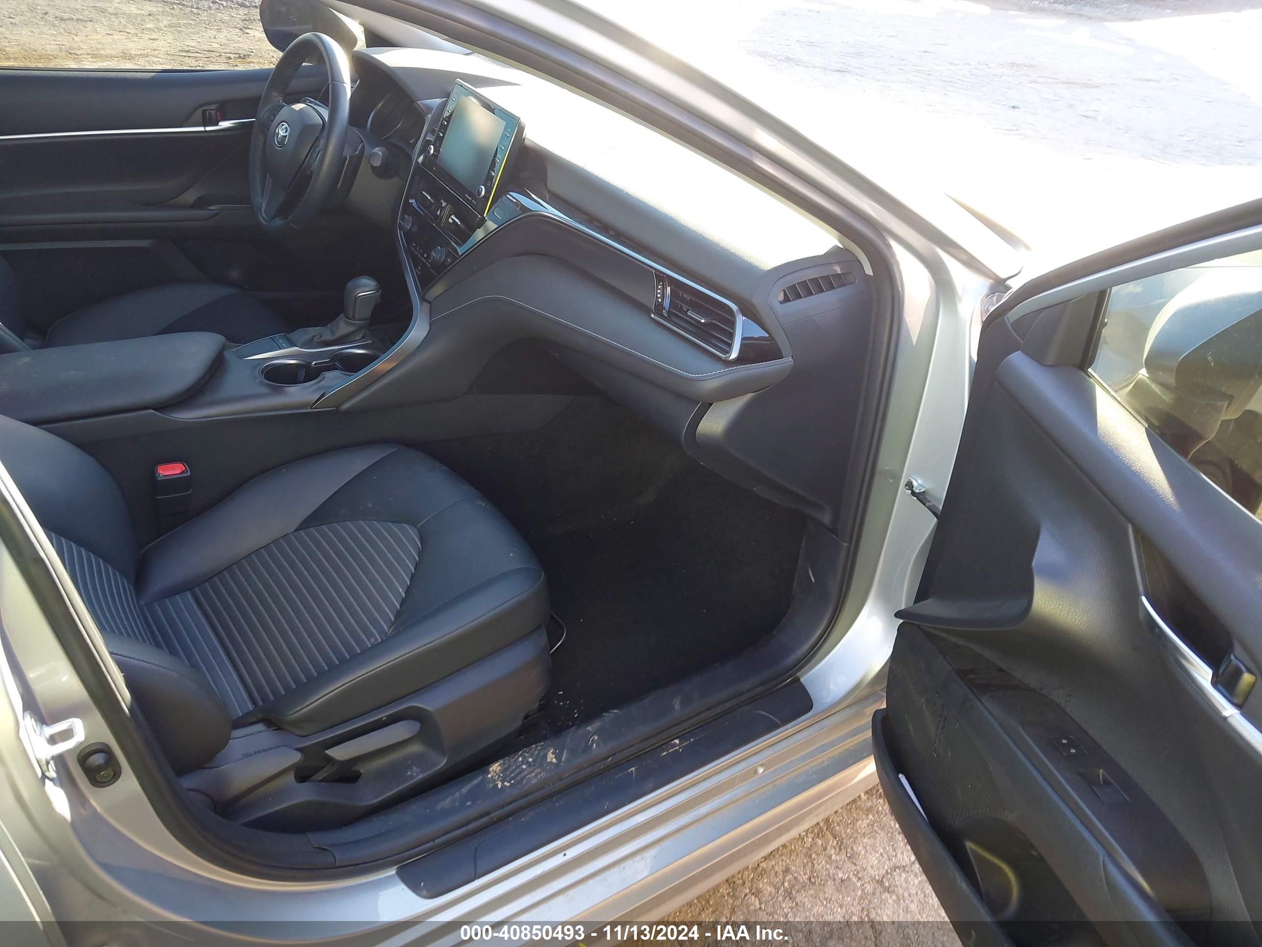 TOYOTA CAMRY image 5