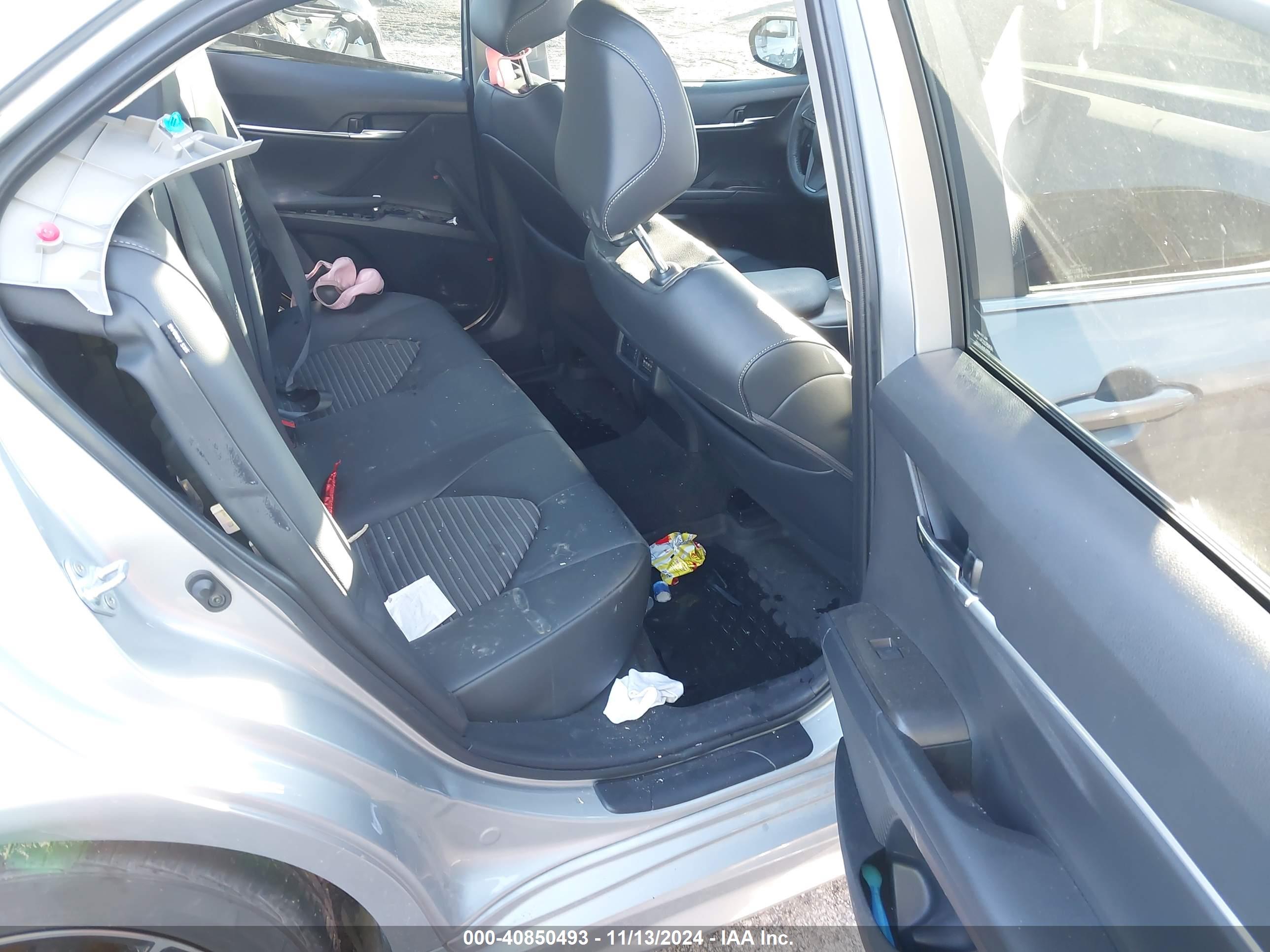 TOYOTA CAMRY image 8
