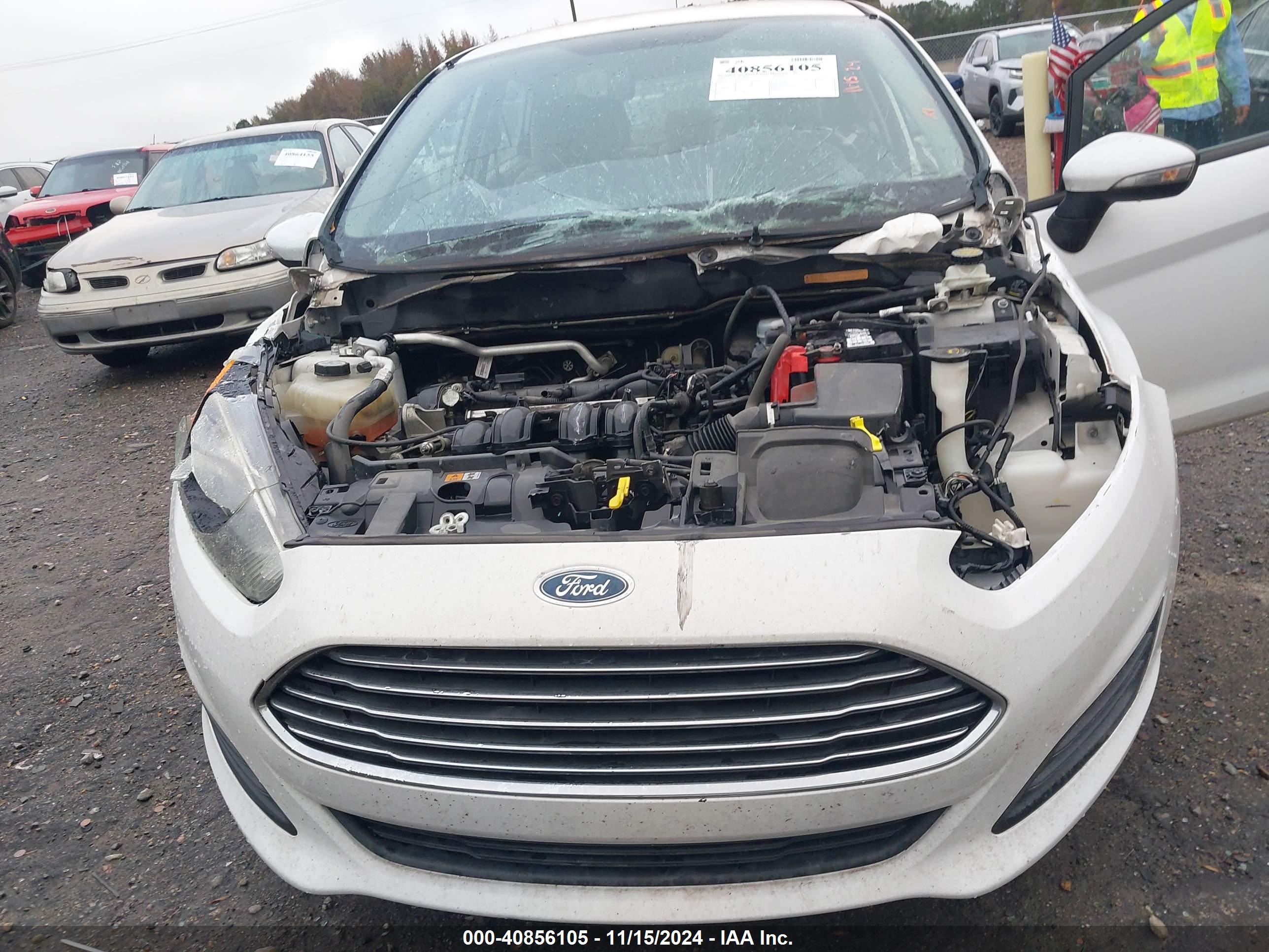 FORD FIESTA image 6