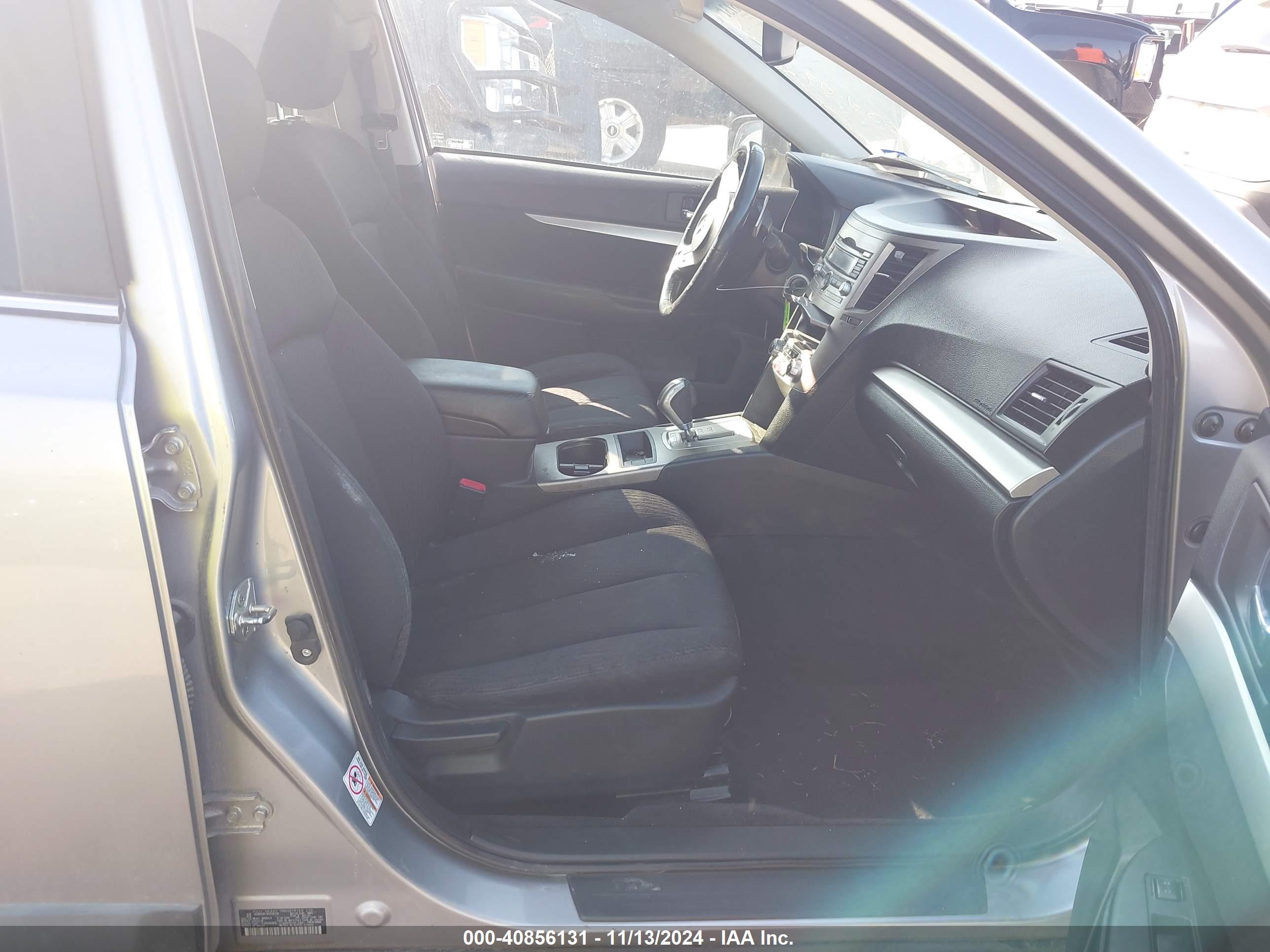 SUBARU OUTBACK image 5